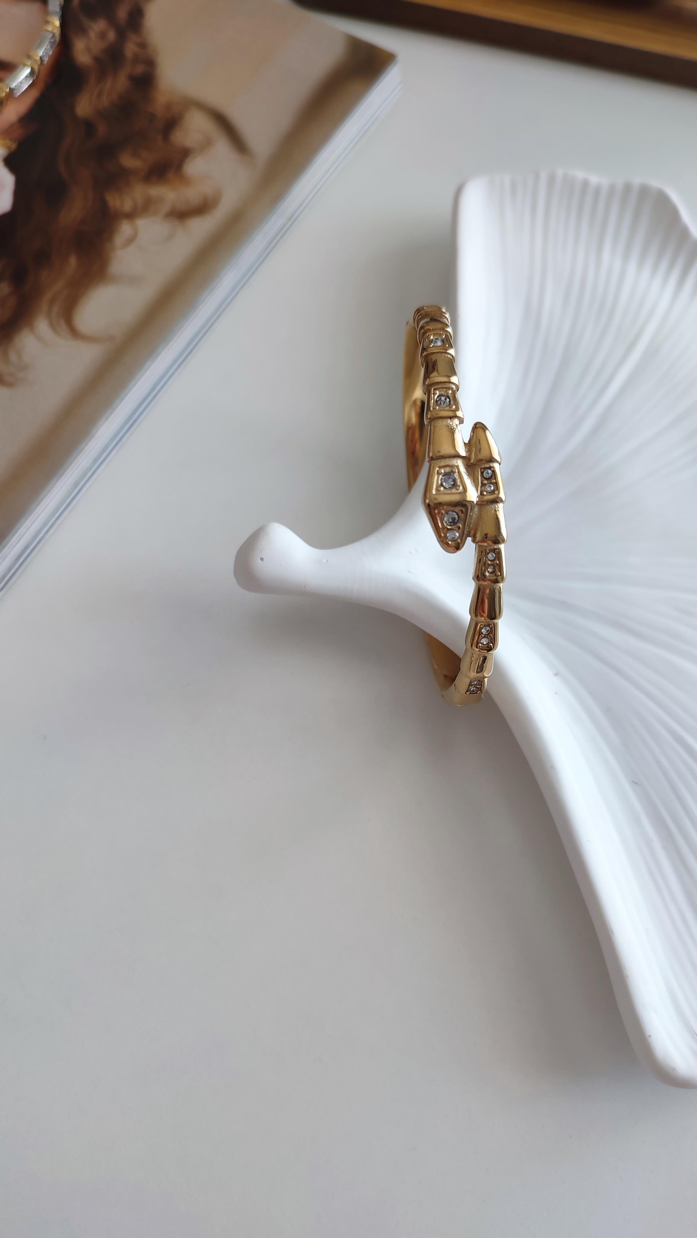 ÇELİK GOLD YILAN DESENLİ KELEPÇE 