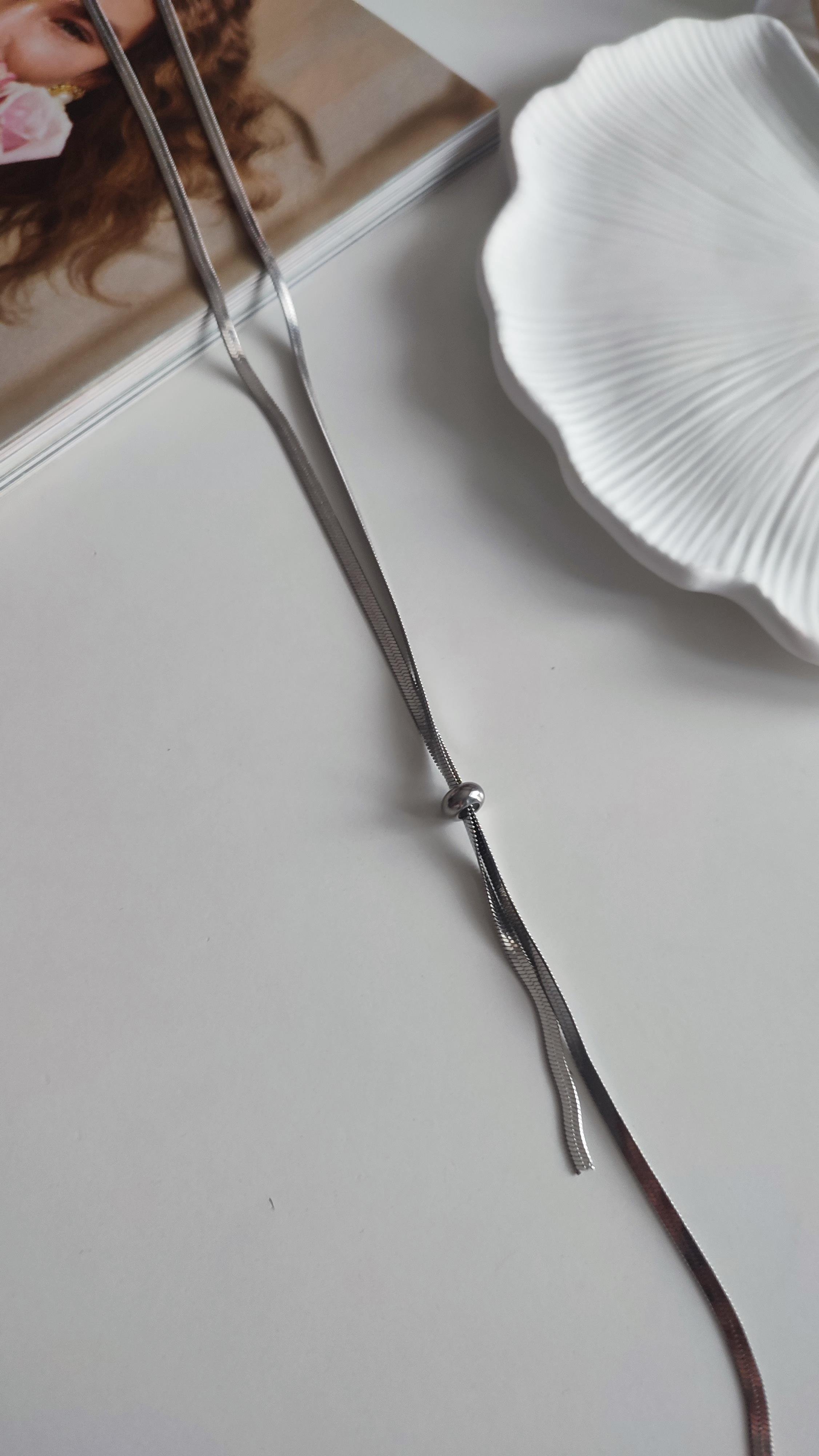 ÇELİK SİLVER DEKOLTE KOLYESİ (70 CM)