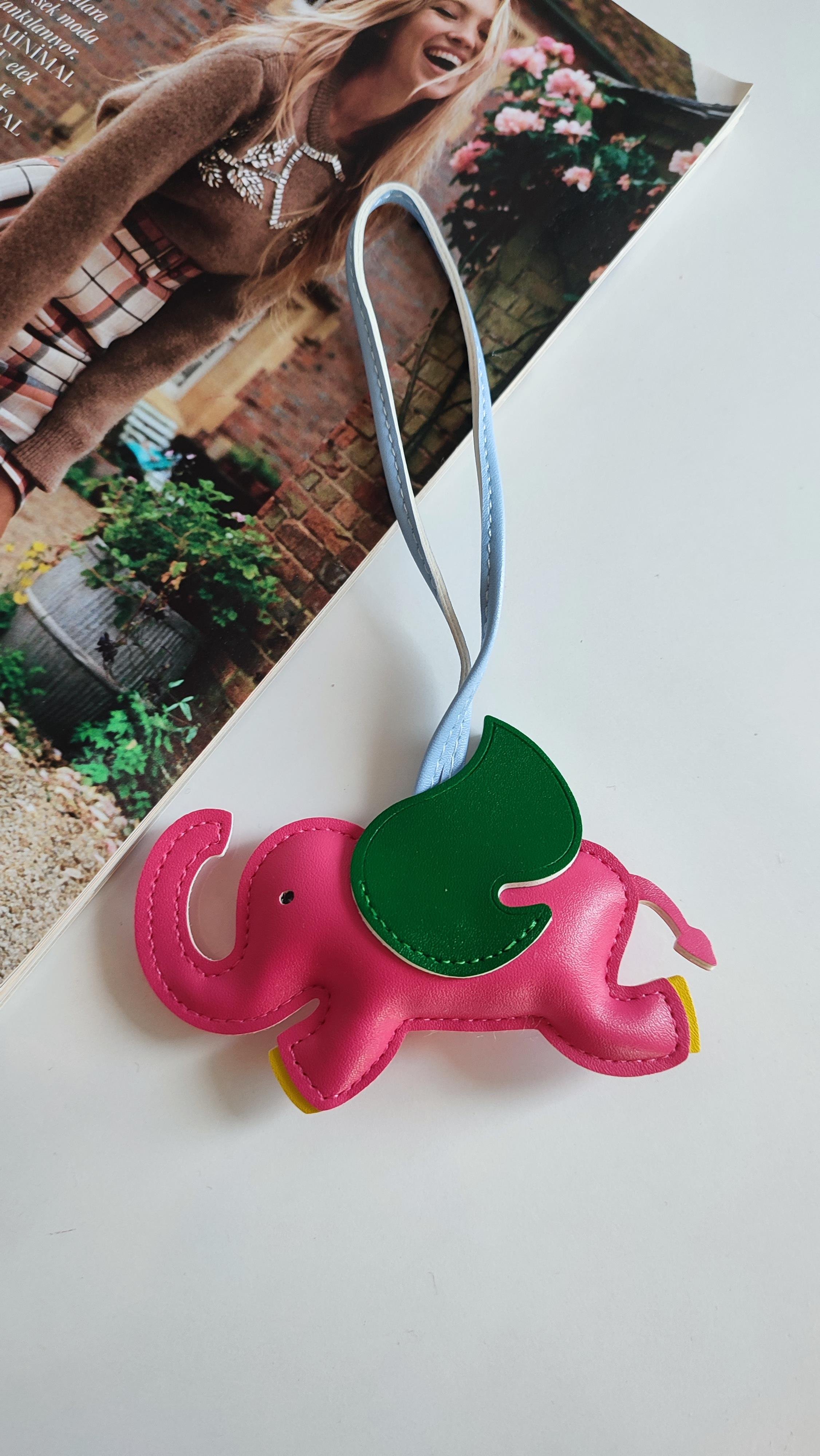 DERİ PEMBE FİL ÇANTA AKSESUARI 