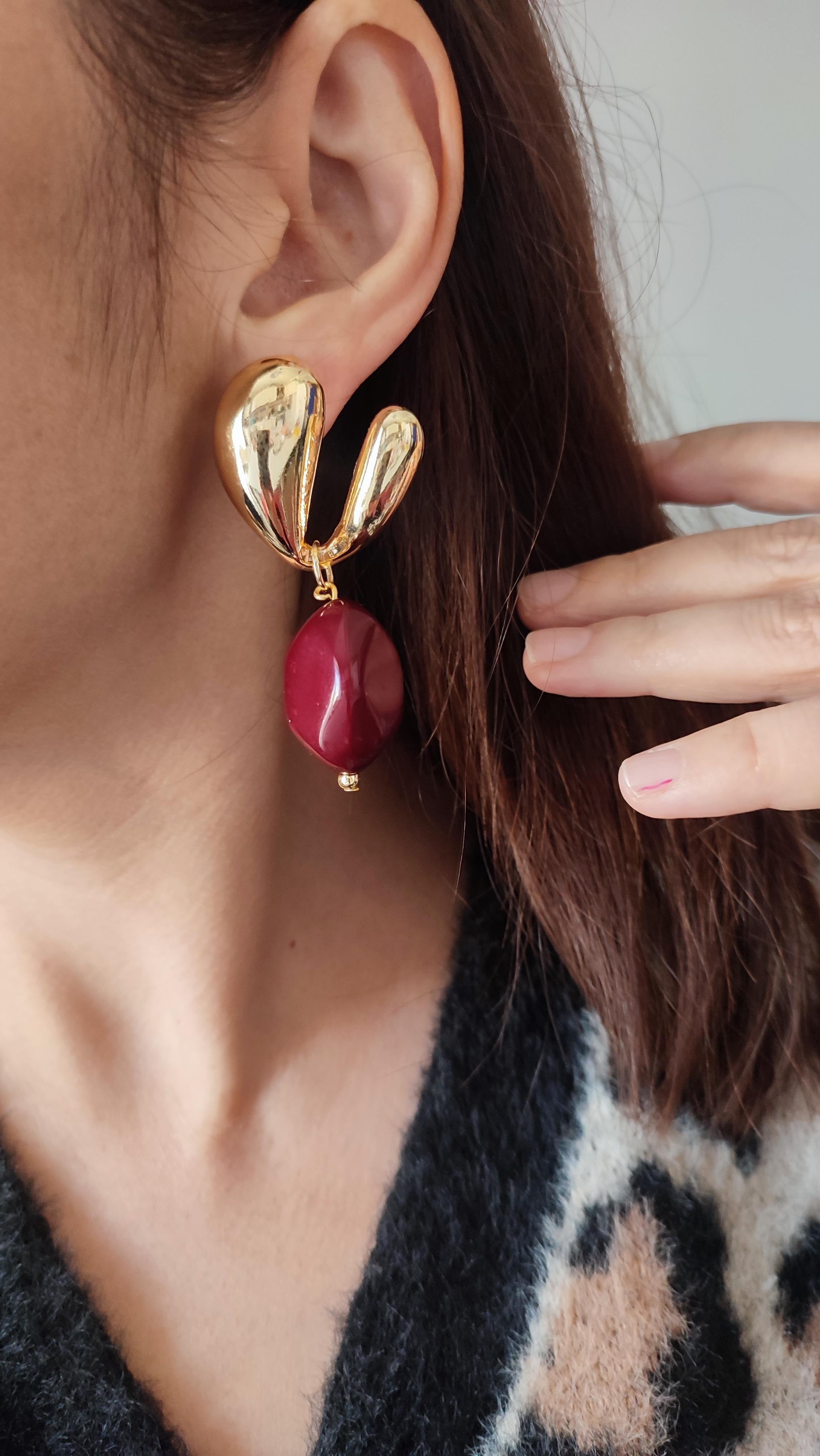 Gold Detaylı Bordo Küpe 