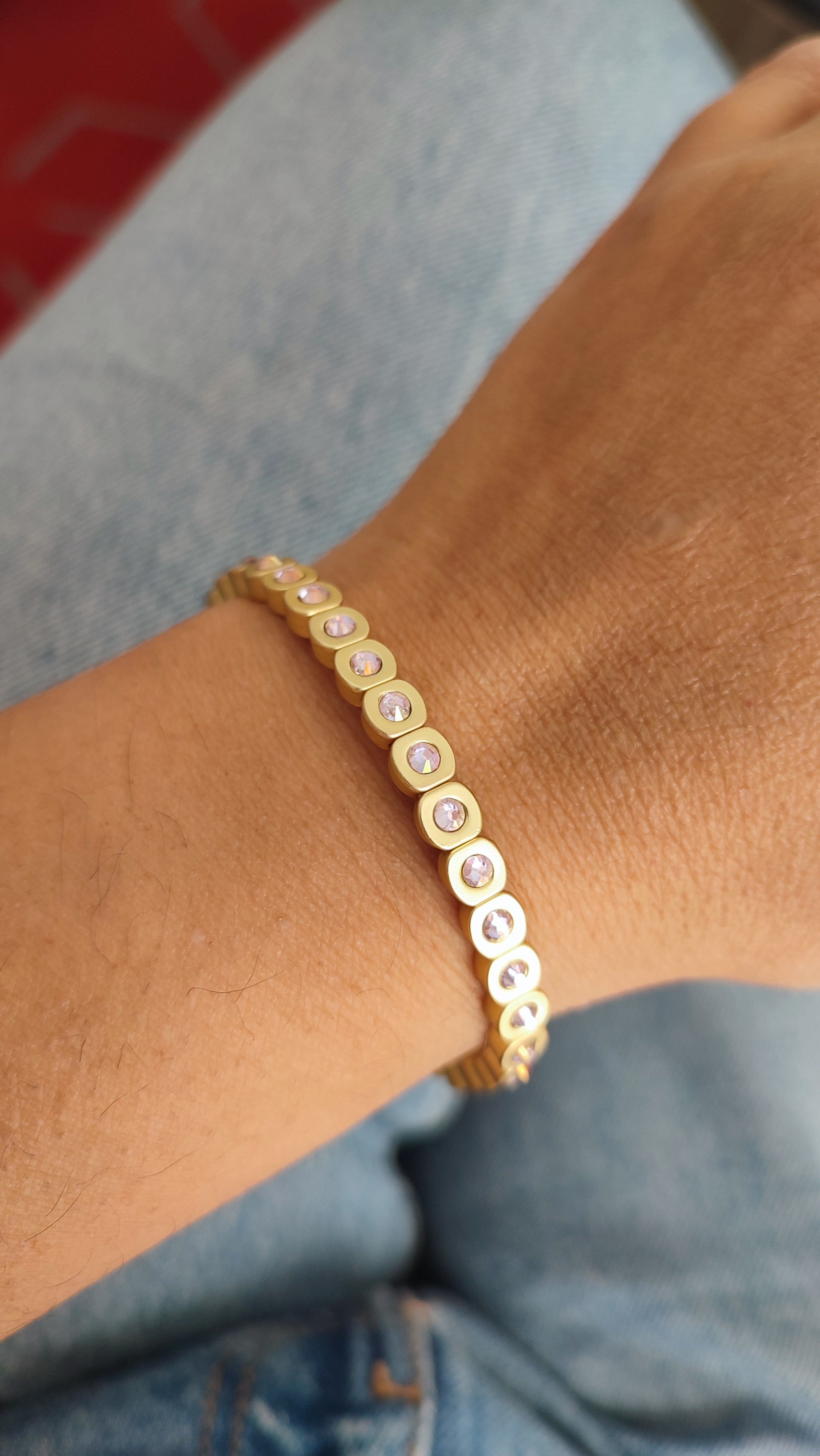 GOLD PEMBE TAŞLI LASTİK BİLEKLİK 