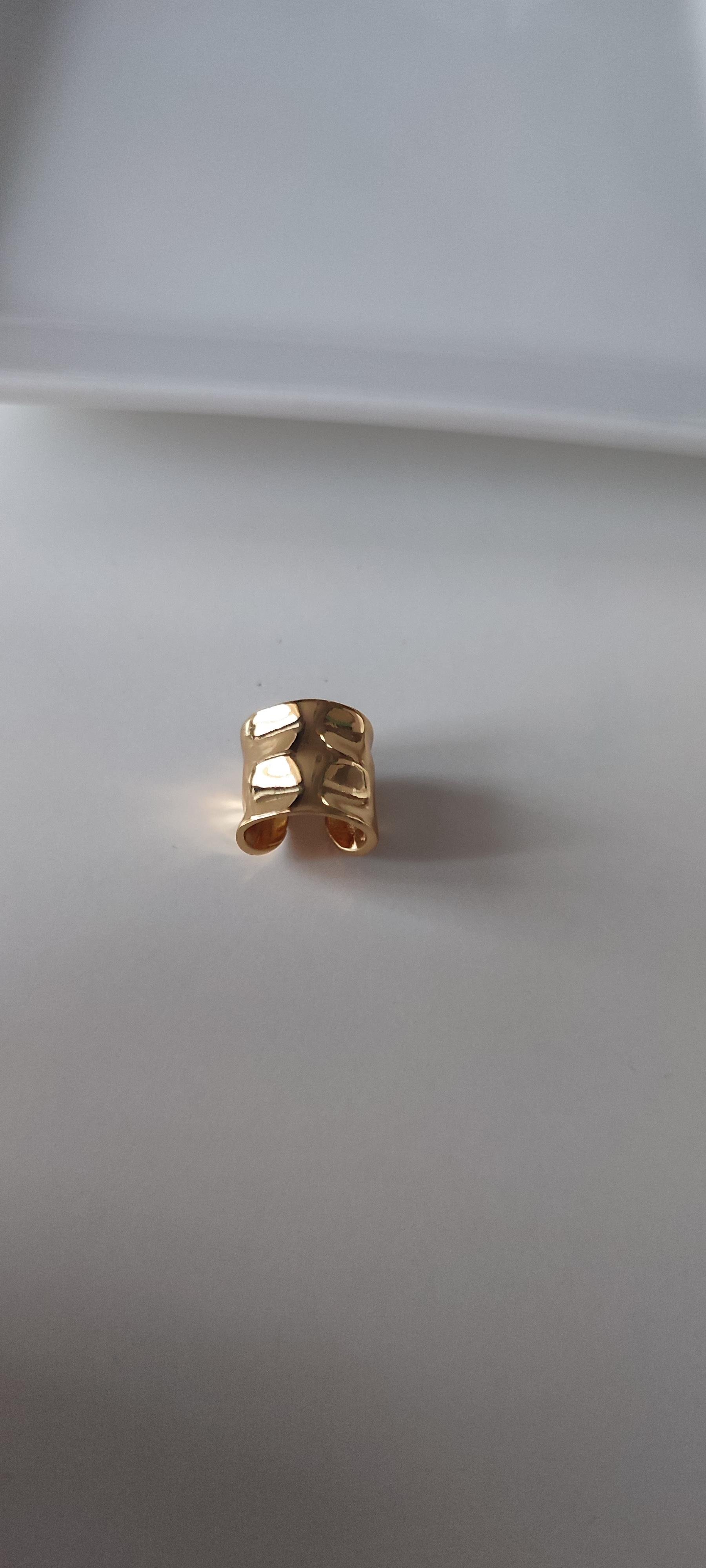 GOLD ÜZERİ EZMELİ KIKIRDAK KÜPE 