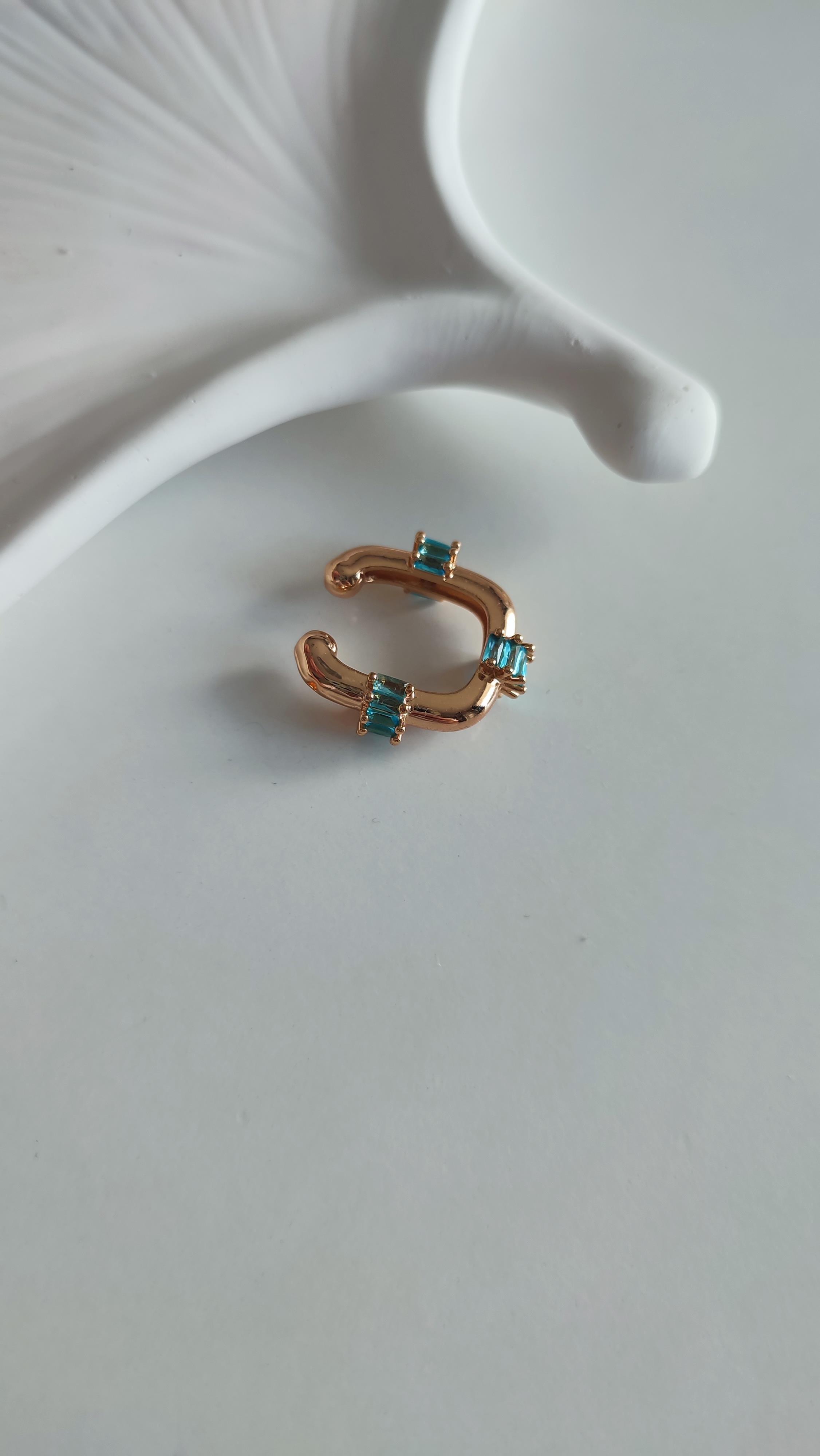 GOLD ÜZERİ MAVİ TAŞLI KARE EARCUF 