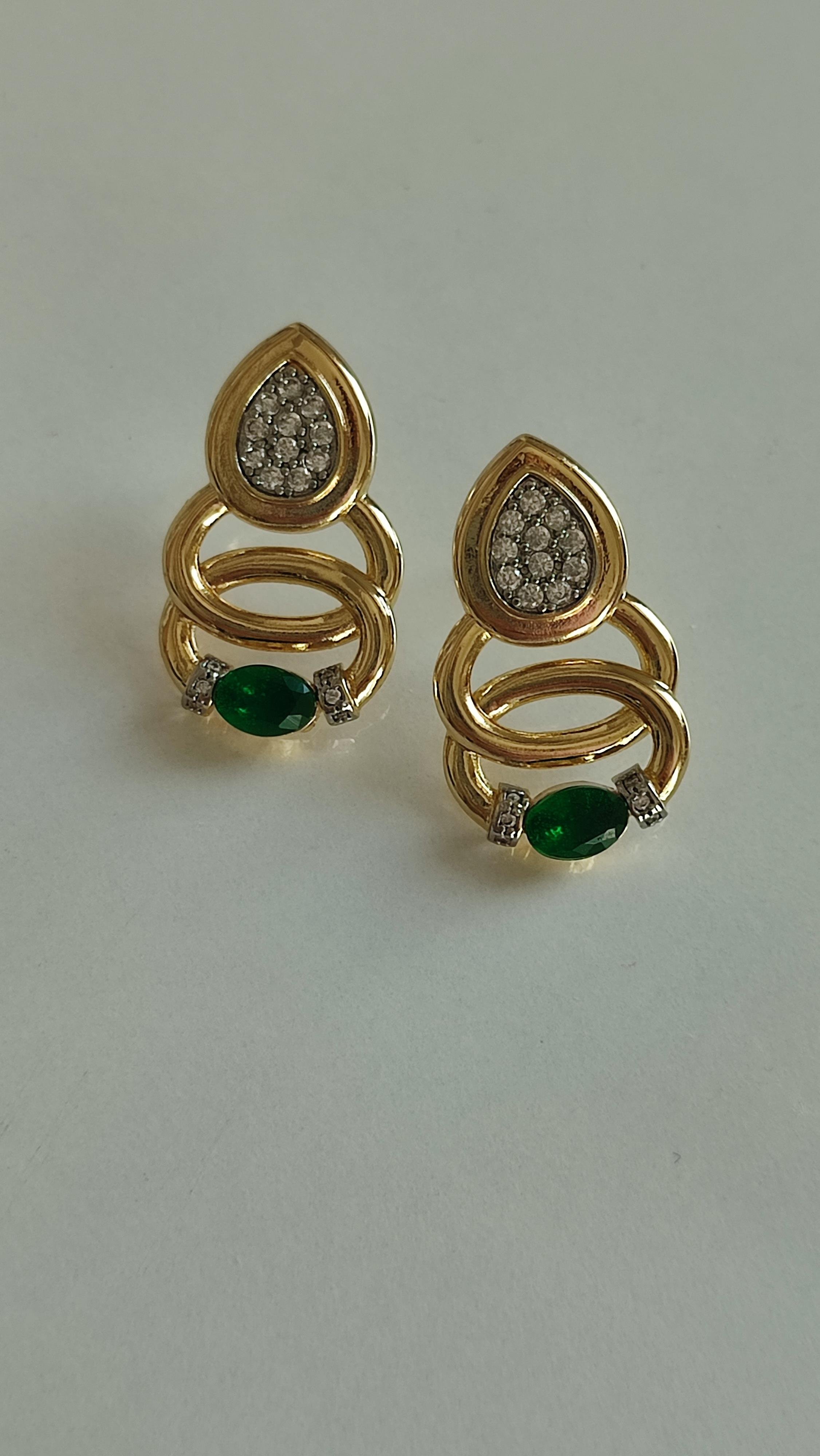 ÖZEL SERİ ZÜMRÜT YEŞİLİ SARMAL MODEL KÜPE 