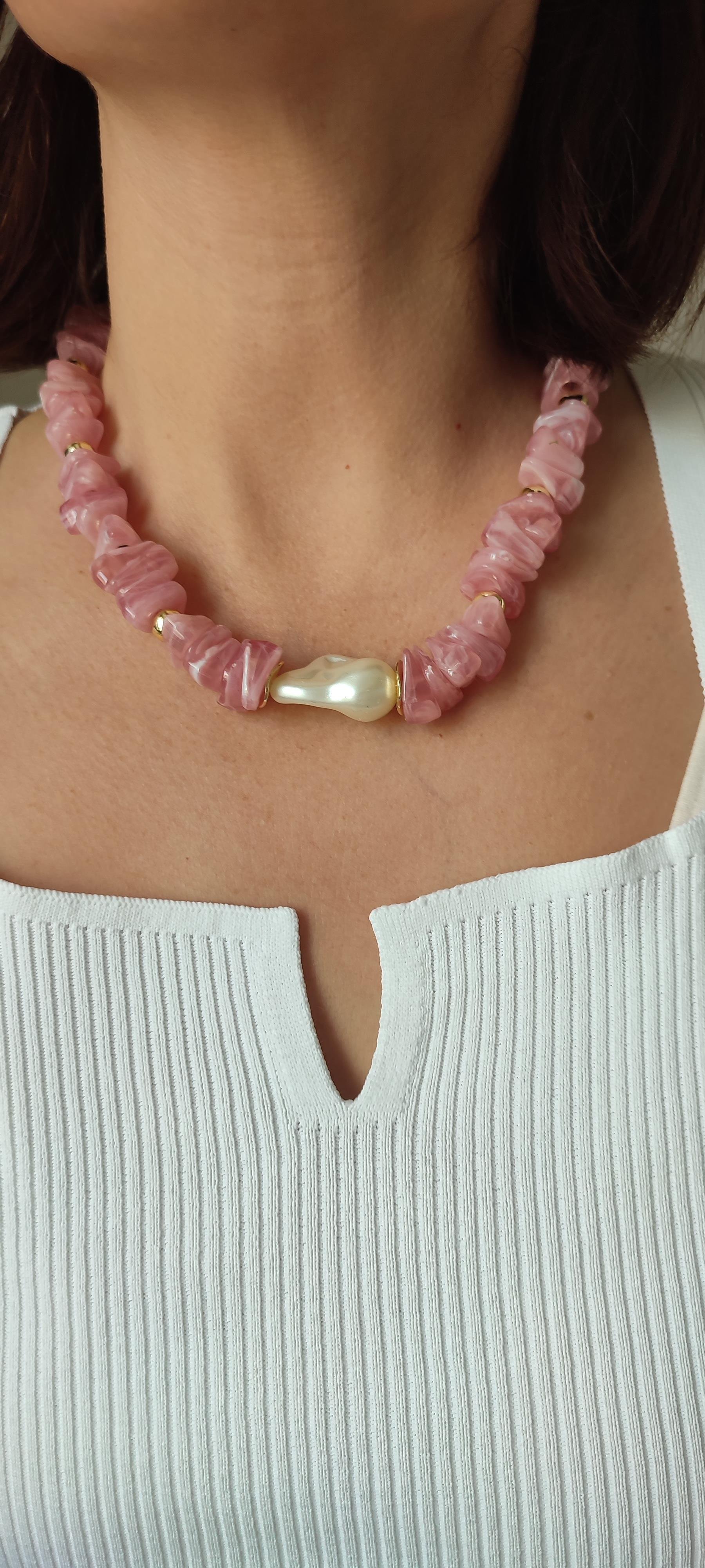 PEMBE KESME BONCUKLU SUNİ BAROK İNCİLİ KOLYE (47 CM )