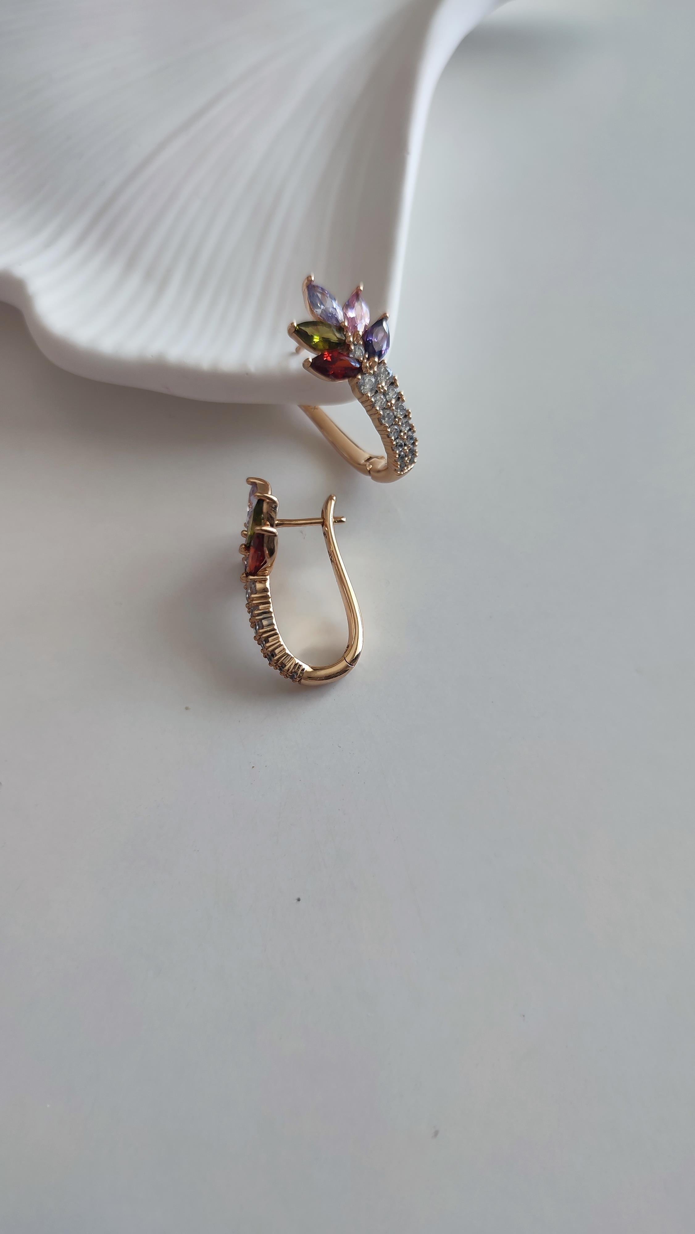 XP GOLD RENKLİ TAŞLI KÜPE 