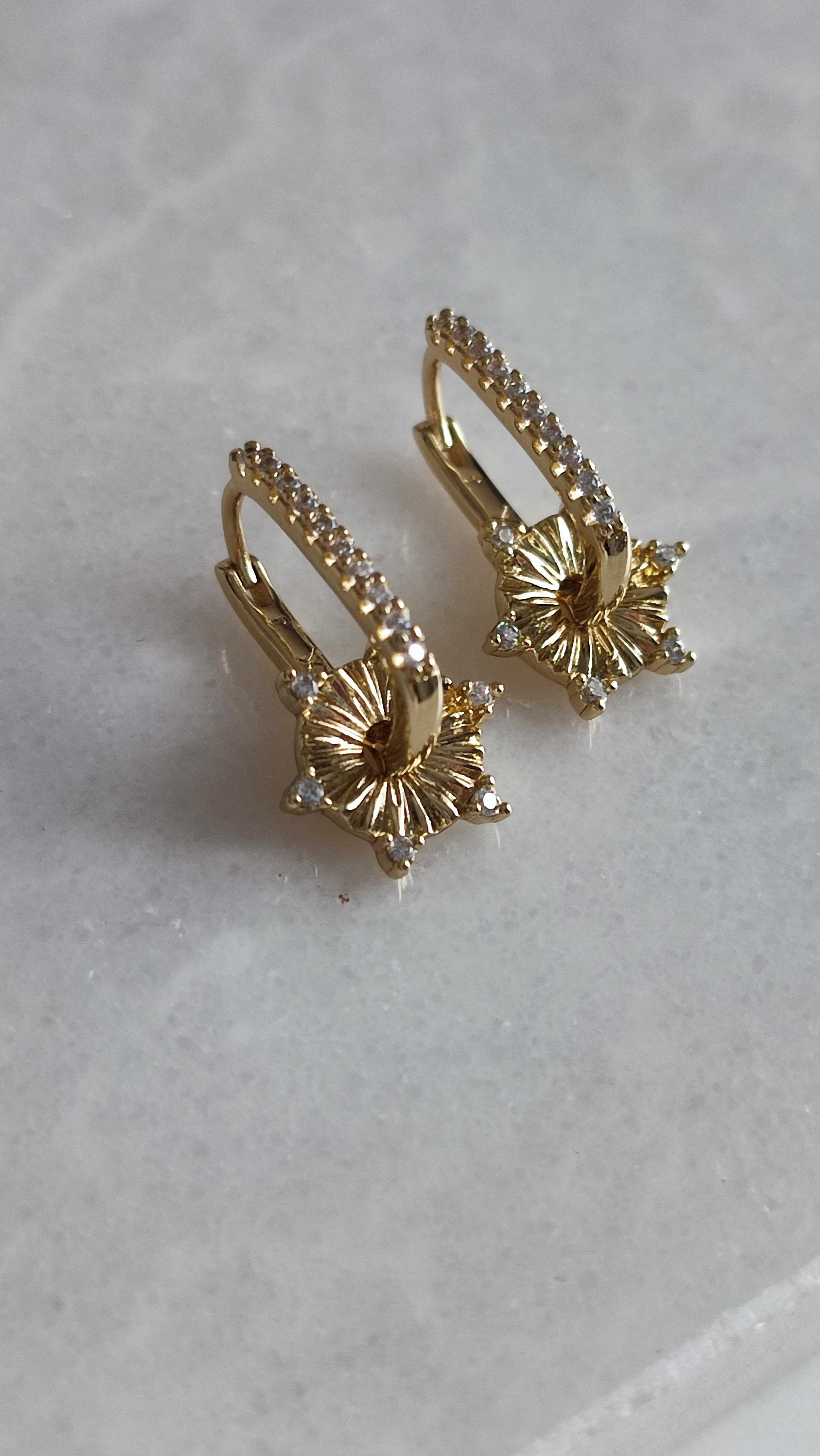 XUPİNG 14 K DİKDÖRTGEN YILDIZ FİGÜRLÜ KÜPE 