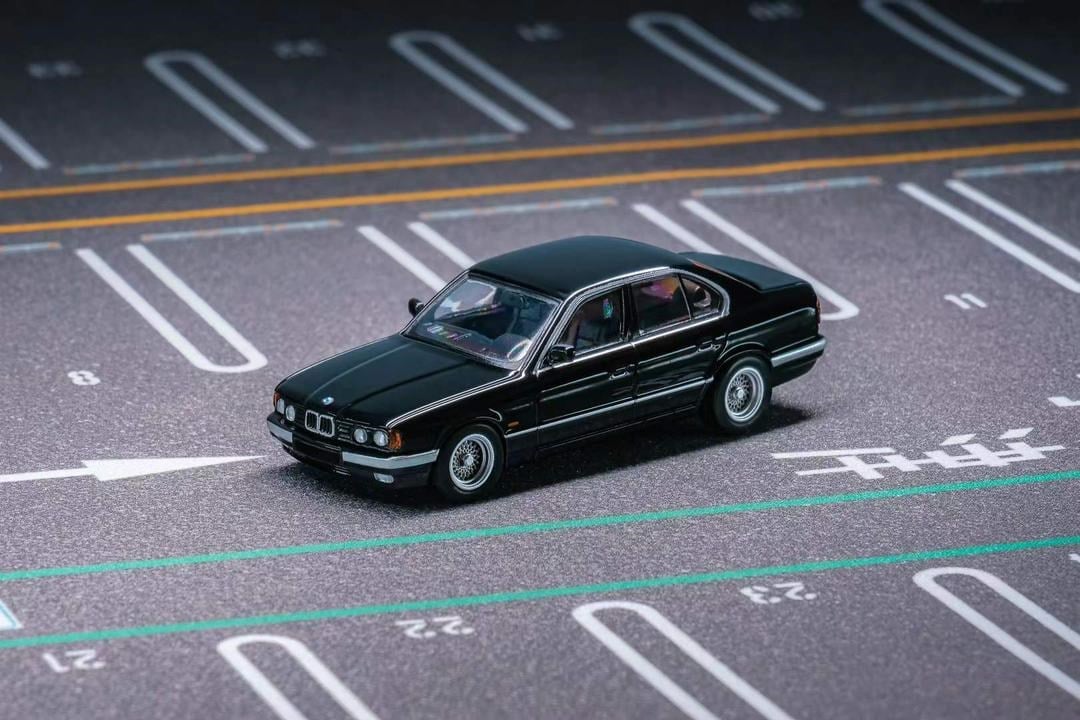 DCM 1:64 BMW E34 5 Series Sedan Black