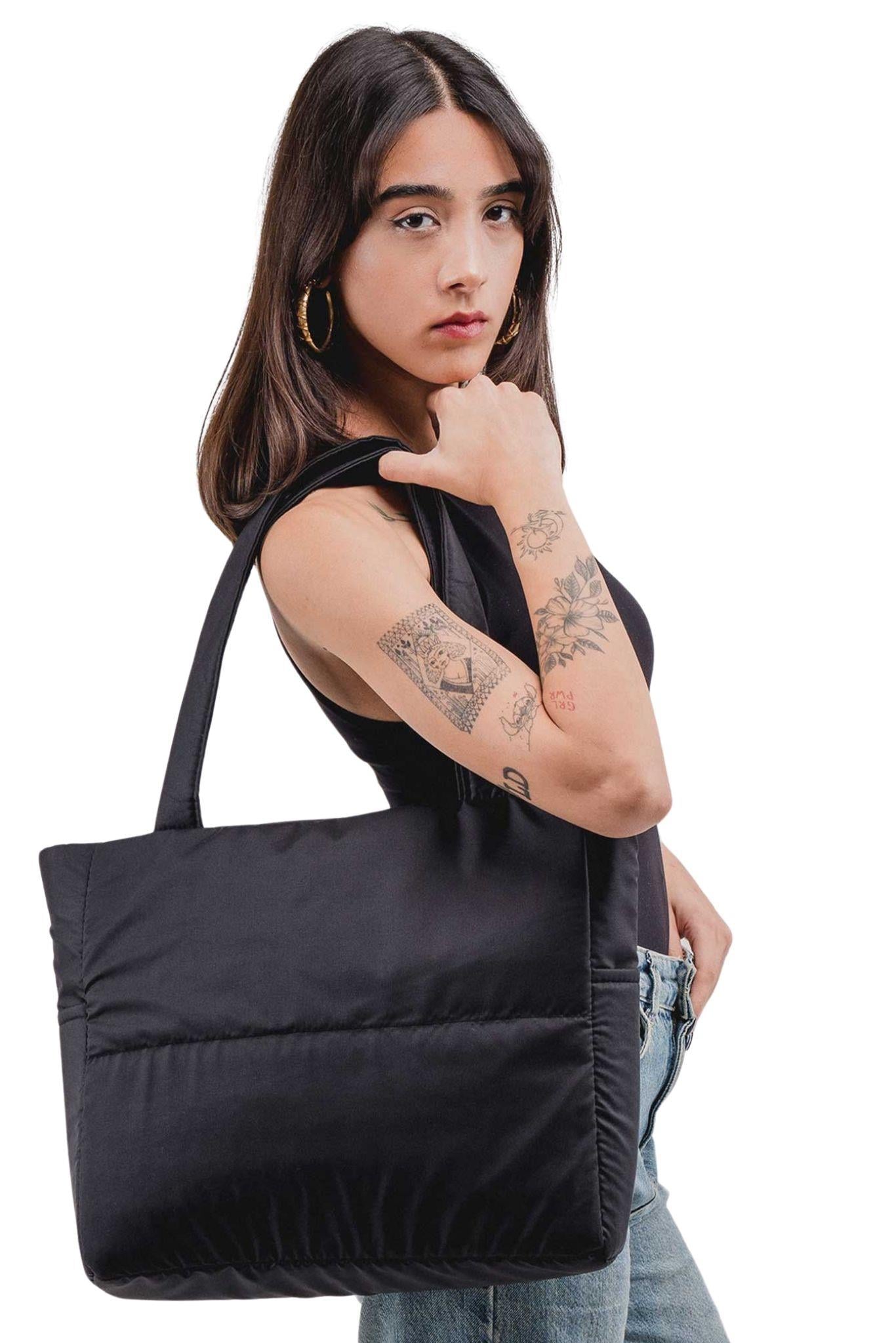Siyah Renk Kabartmalı Puf Kumaş Shopper Çanta