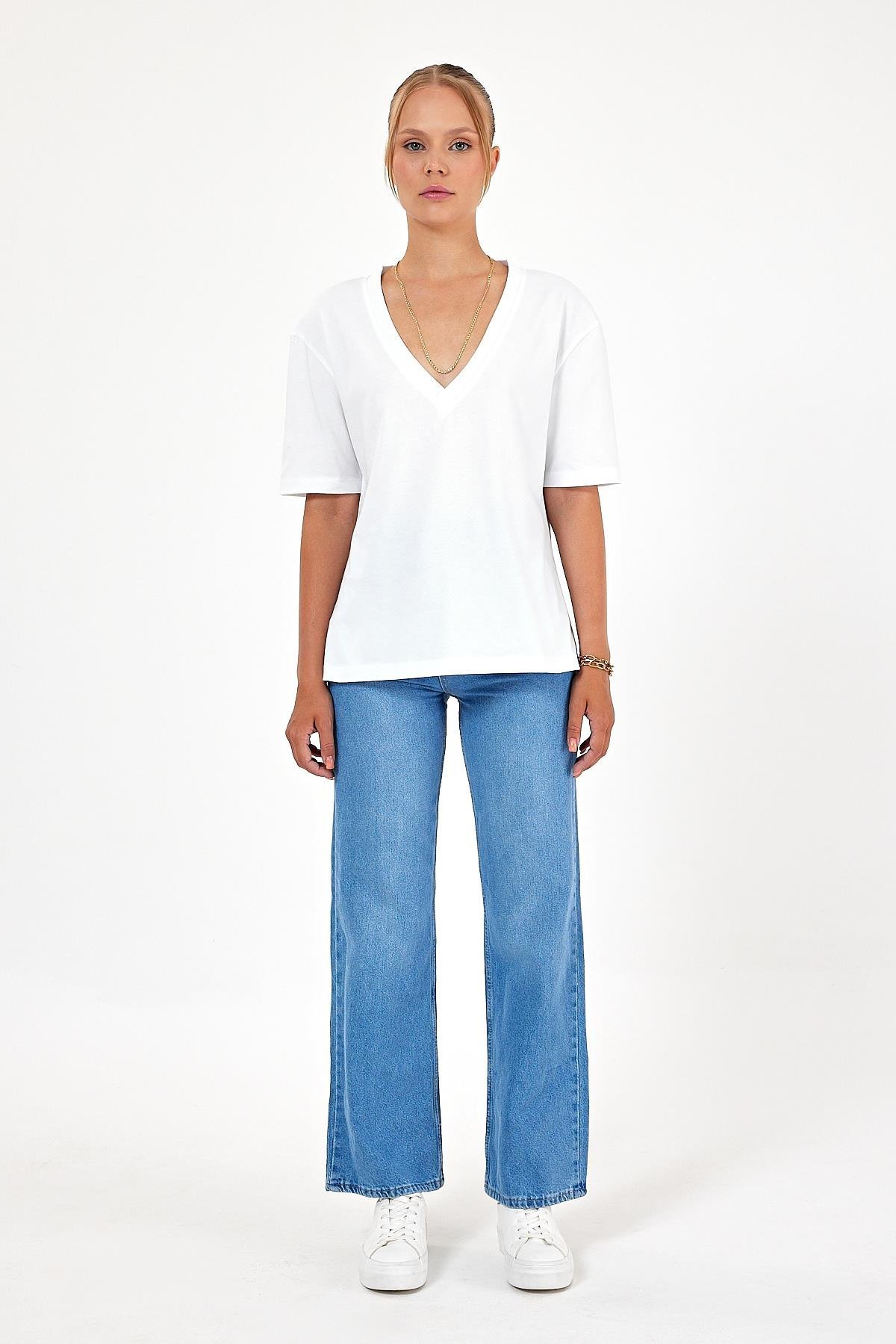 White Basic V TEE