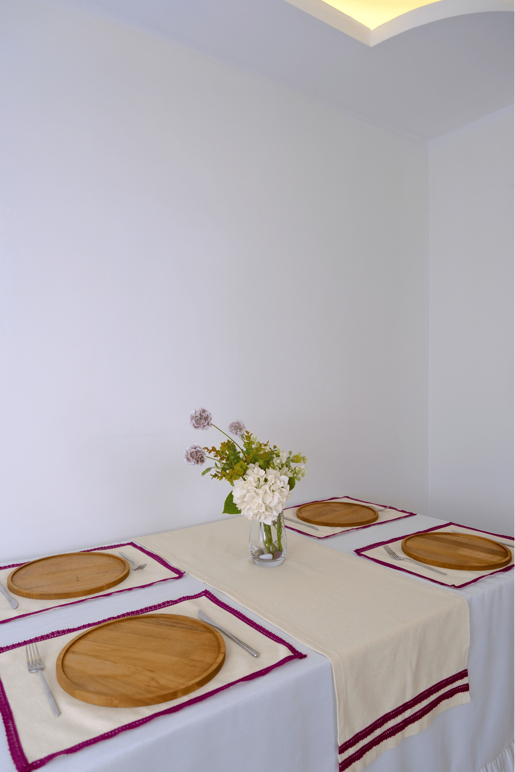 Terra 5 Parça | 4 Parça Amerikan Servis & 1 Parça Runner Duck Keten Mürdüm Fisto Dantel Biyeli Set