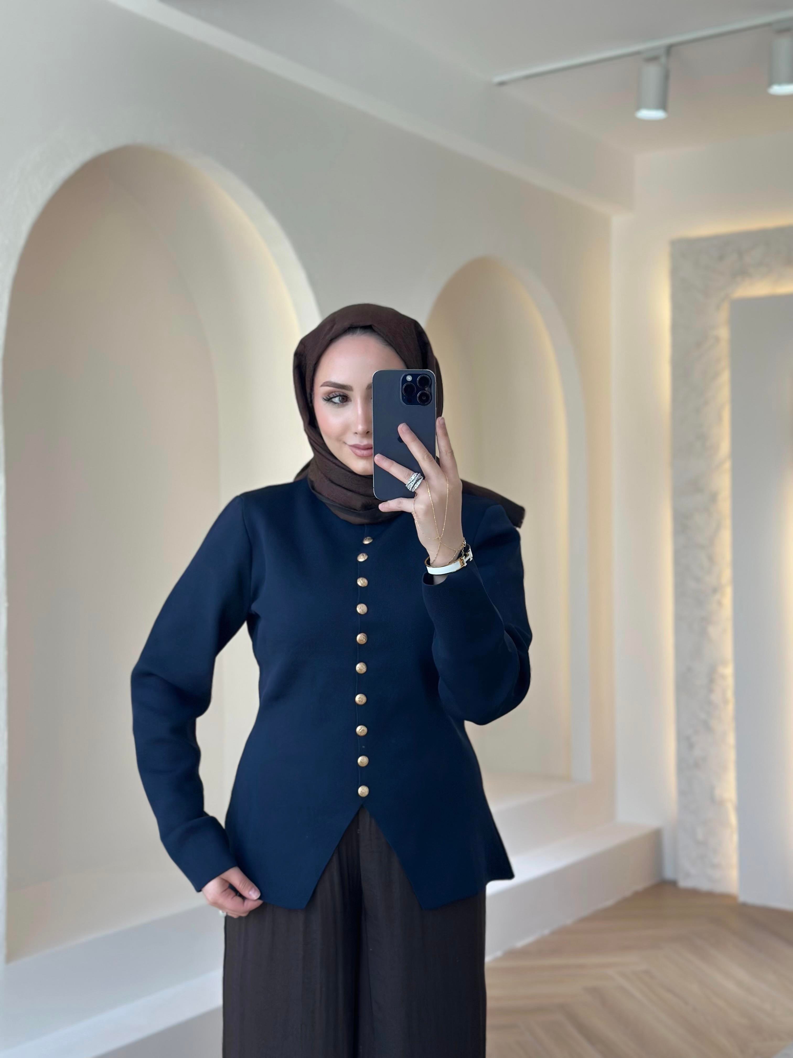 BEL VURGULU DÜĞMELİ TRİİKO HIRKA