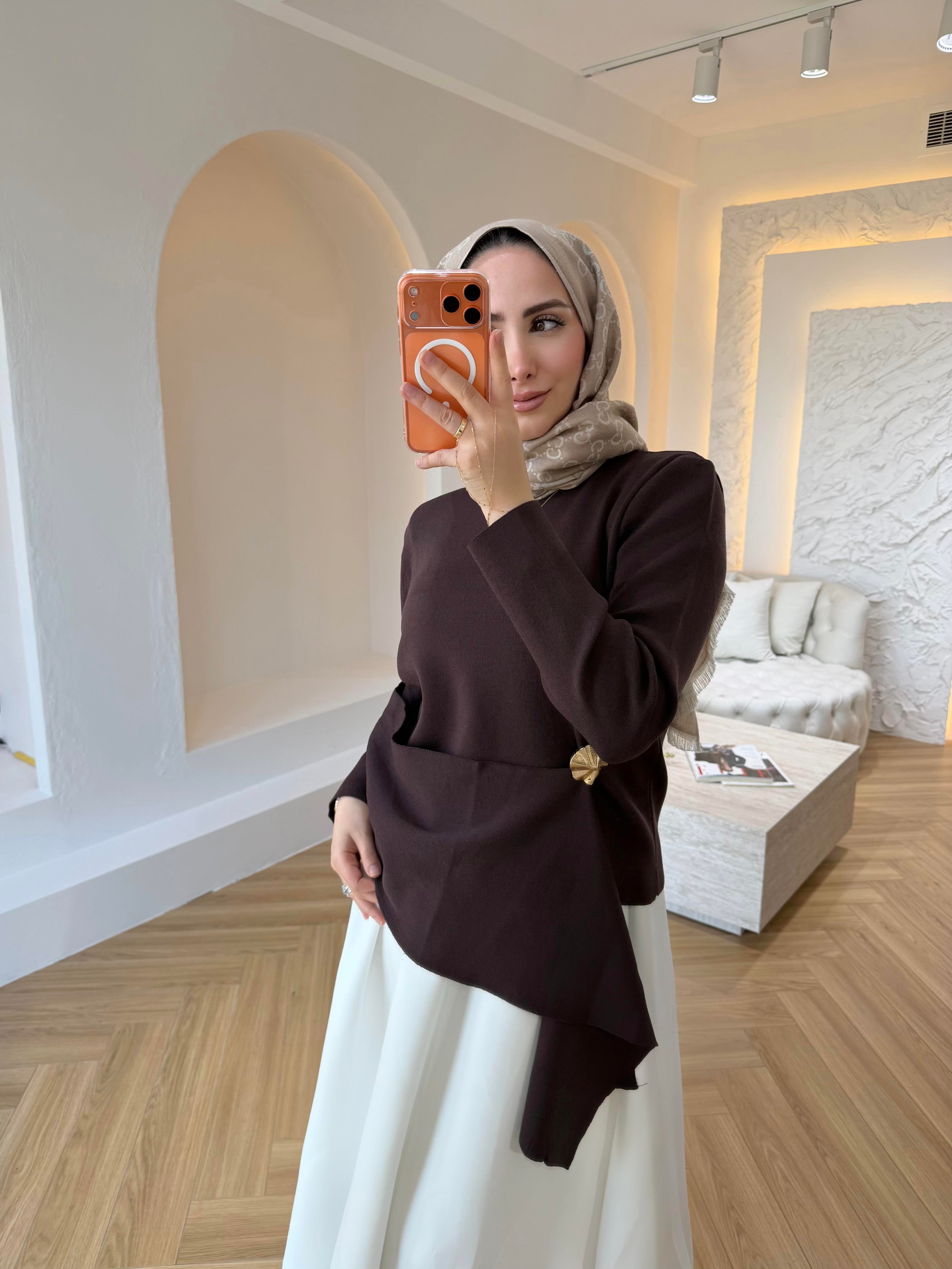 BROŞLU MERSERİZE BLUZ KAHVE