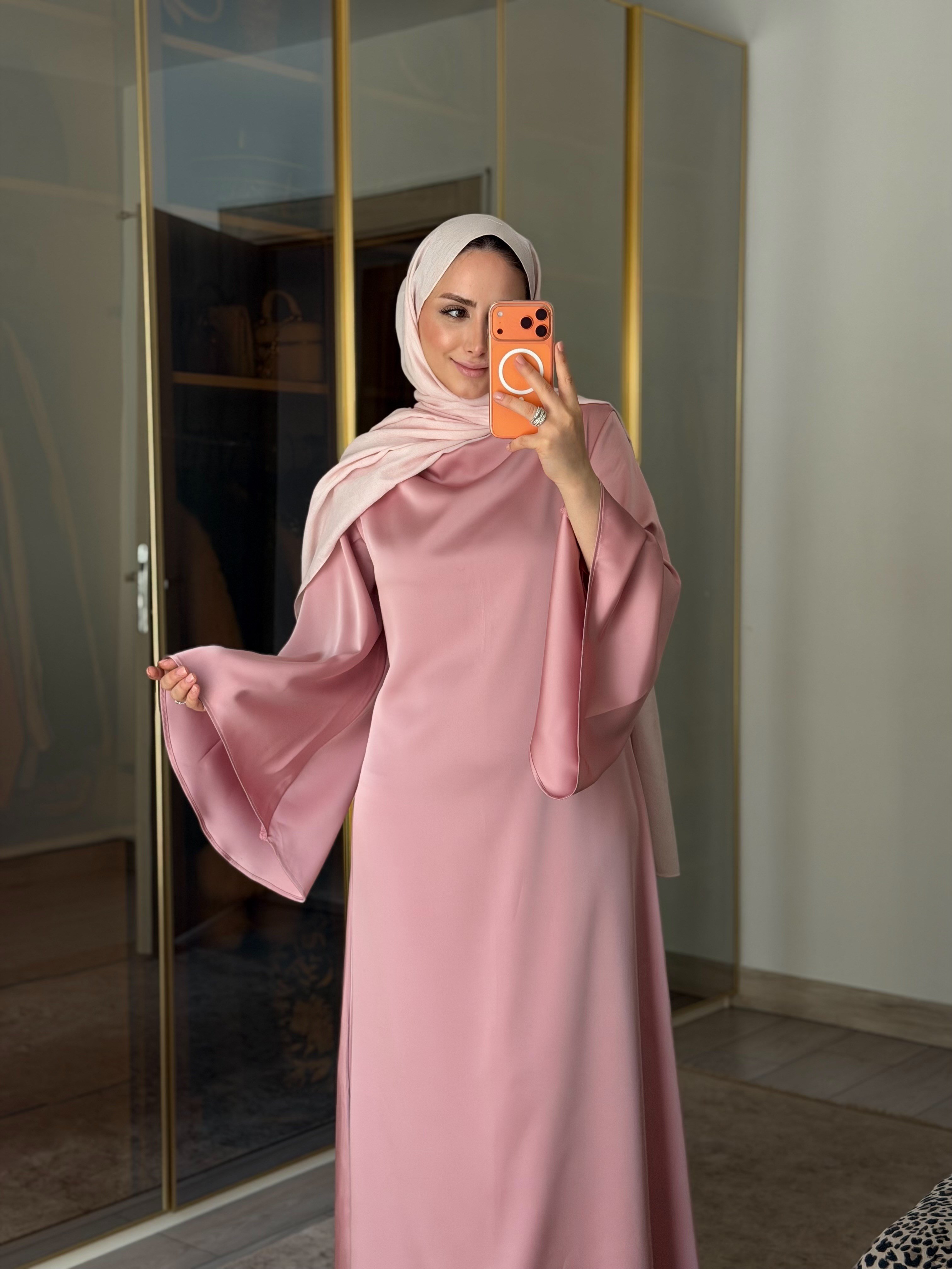 GENİŞ KOL DETAYLI ŞIK SATEN ELBİSE SOFT PEMBE