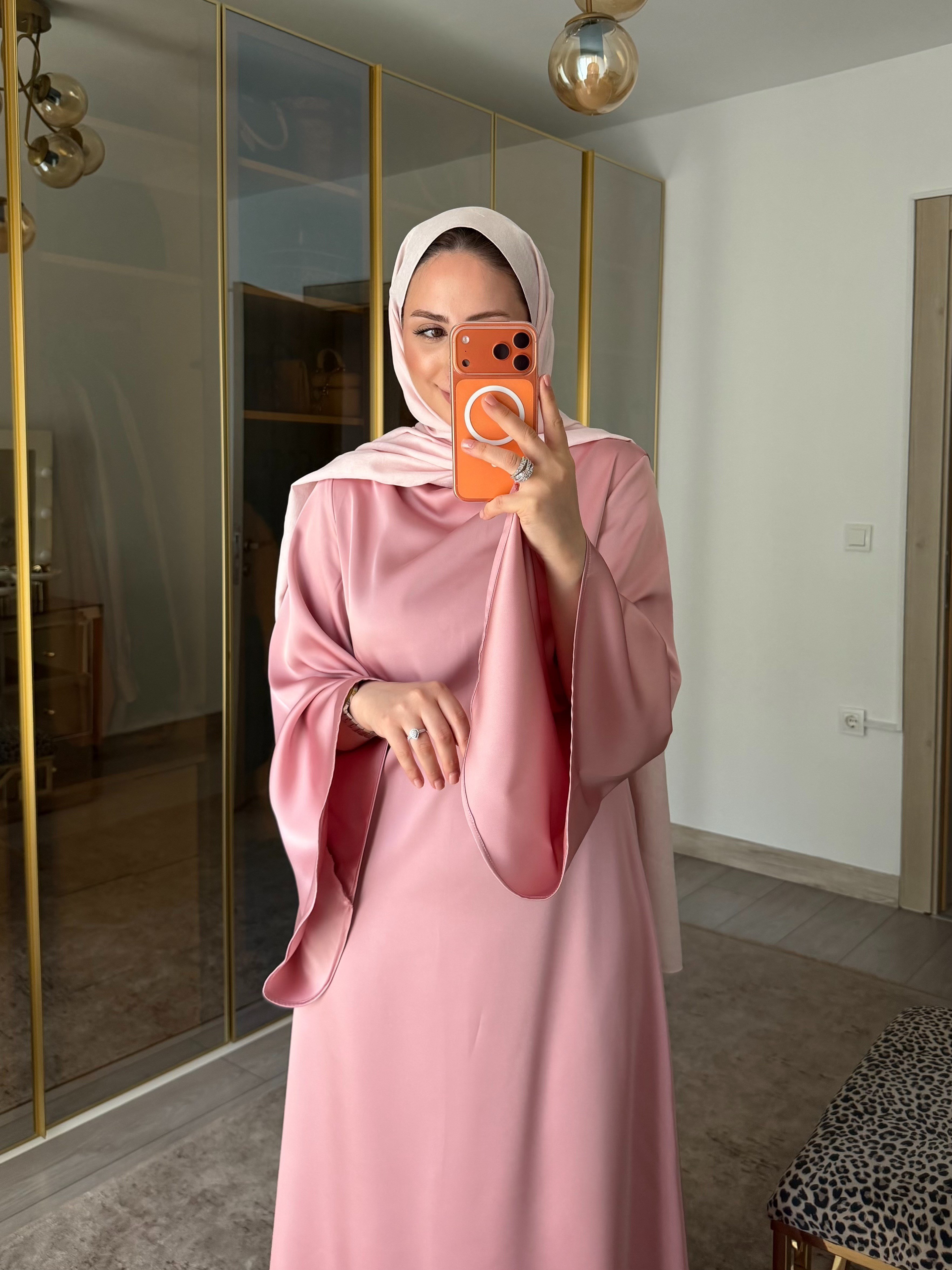 GENİŞ KOL DETAYLI ŞIK SATEN ELBİSE SOFT PEMBE