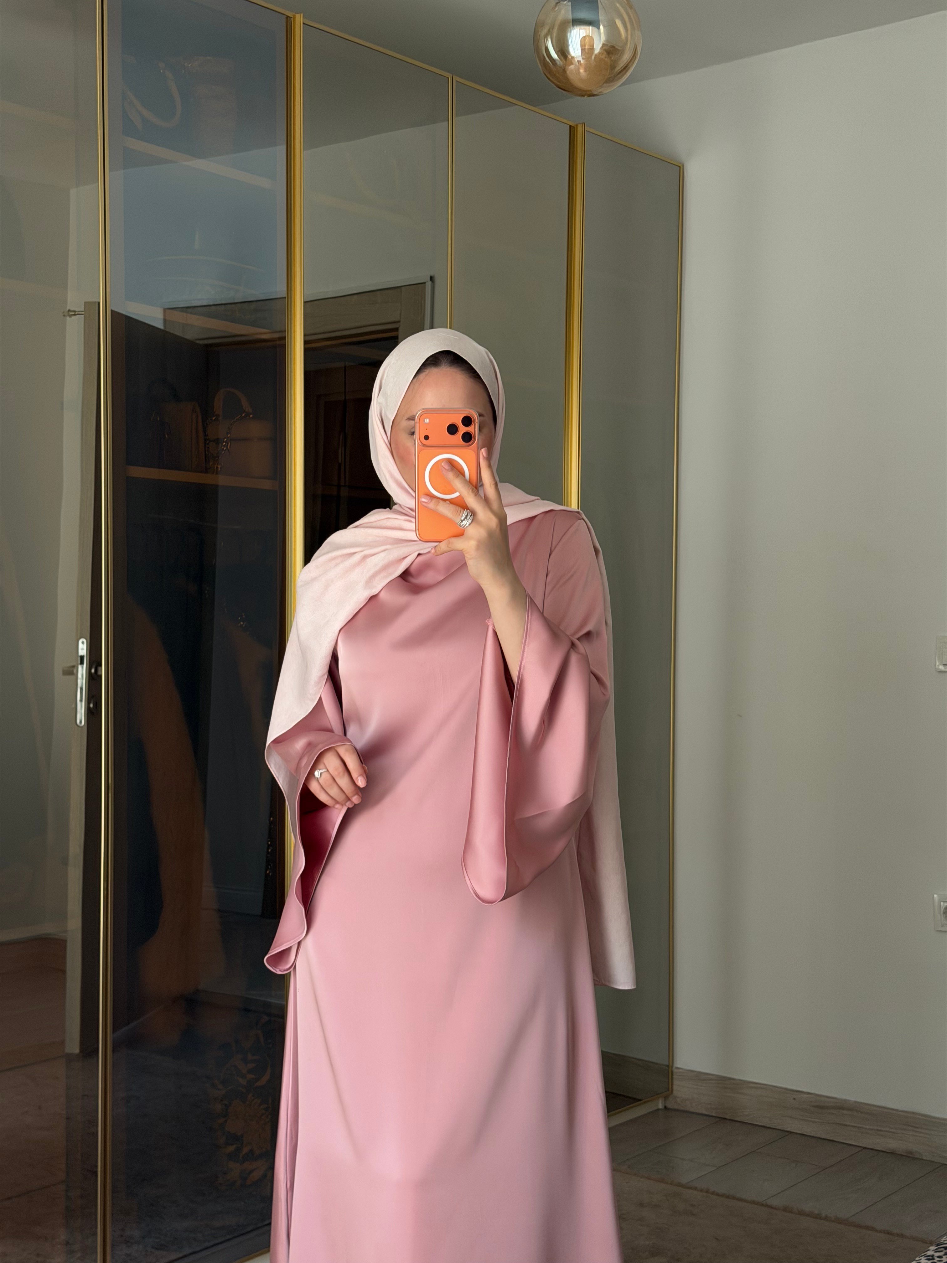 GENİŞ KOL DETAYLI ŞIK SATEN ELBİSE SOFT PEMBE
