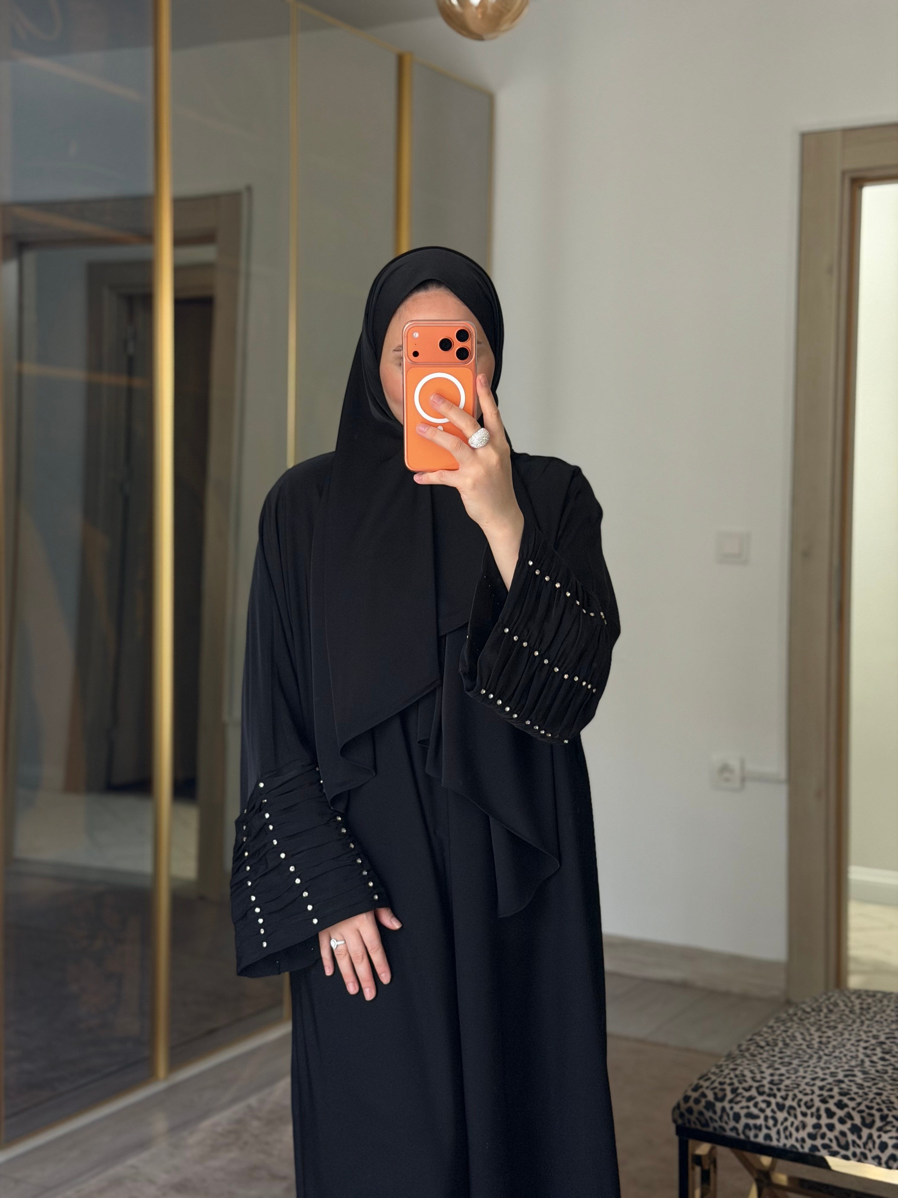 KOLLARI TAŞ BÜZGÜ DETAYLI ABAYA ŞAL SET 