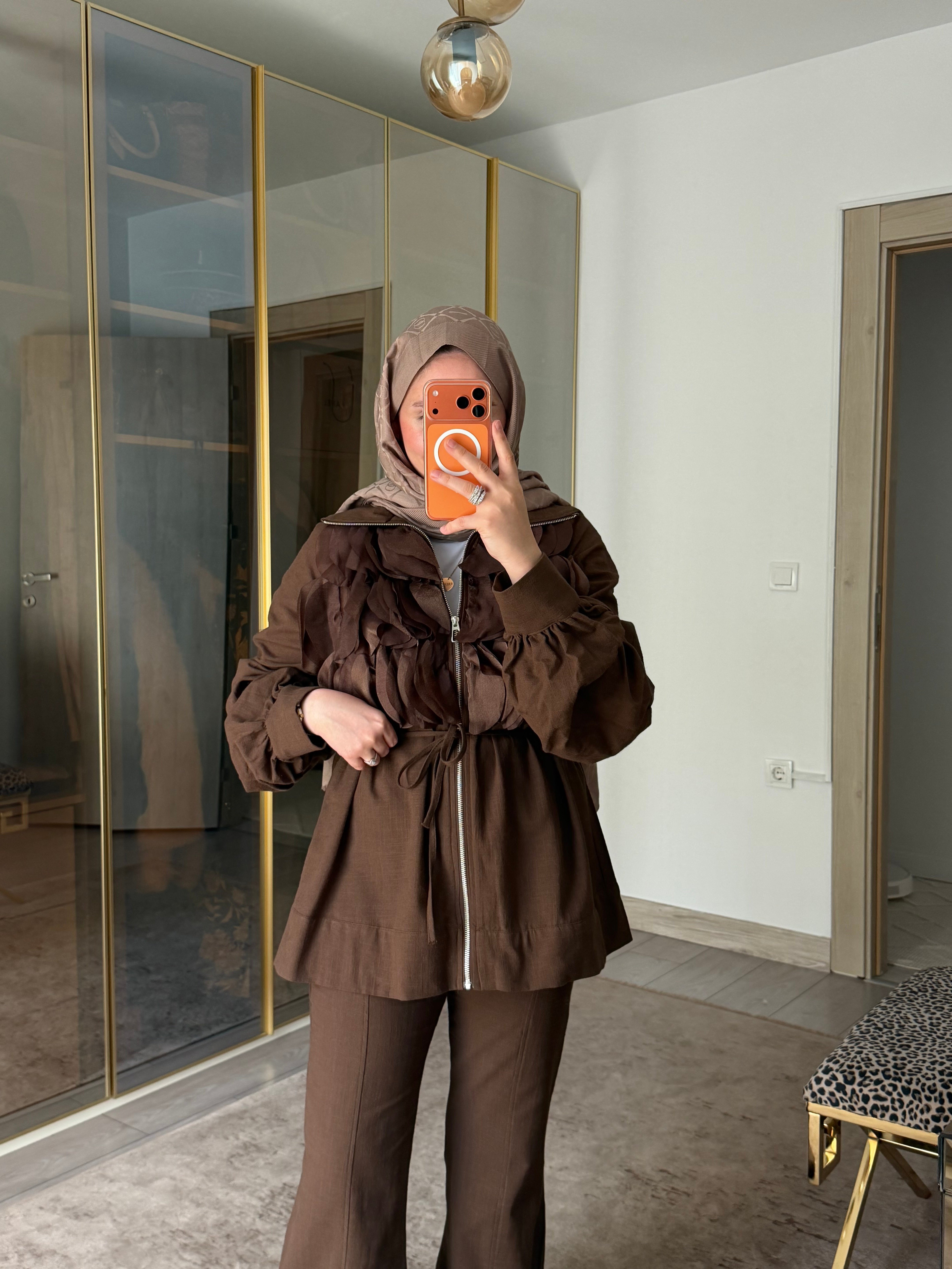 MELA ÖNÜ PETAL DETAYLI TASARIM TAKIM 