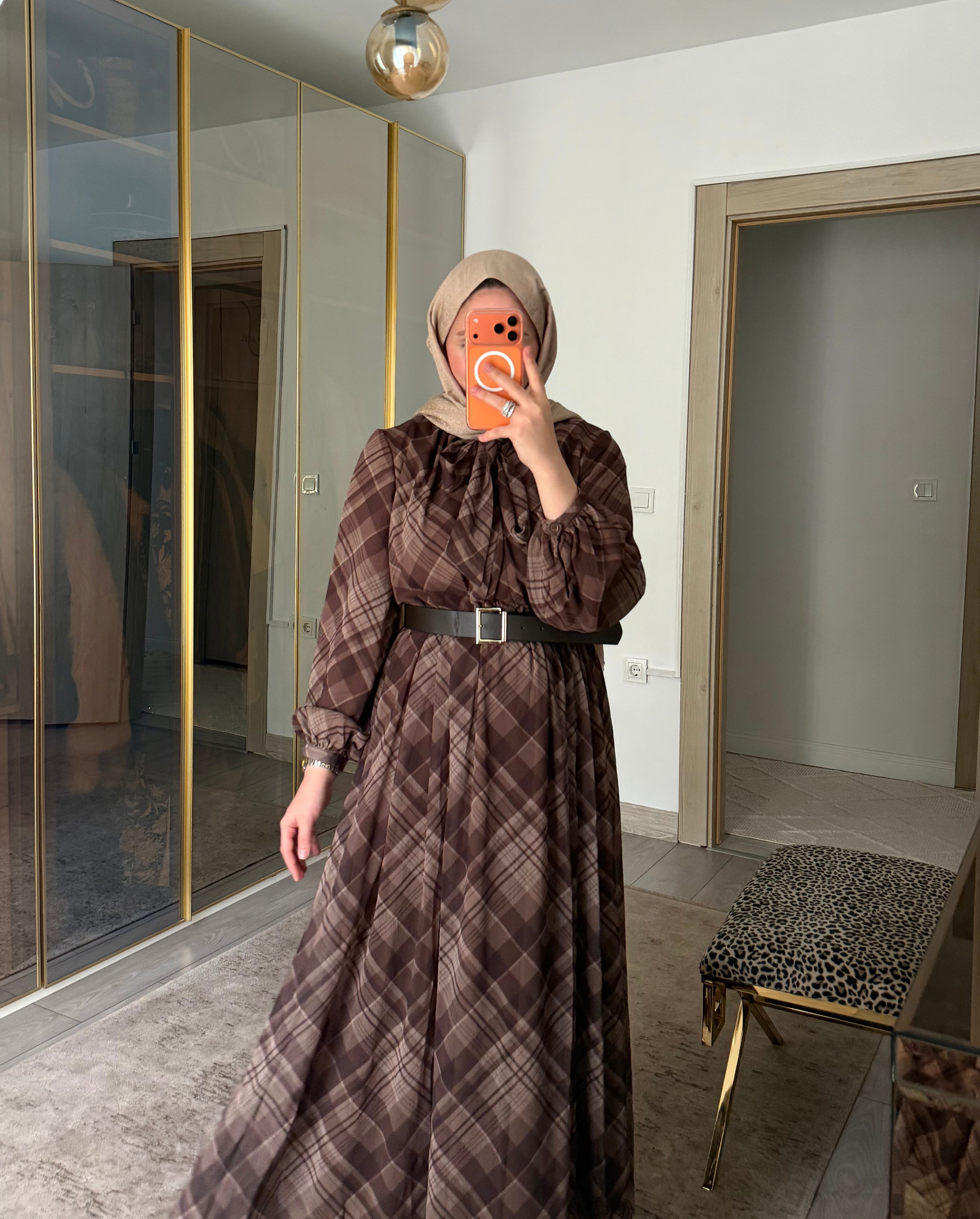 MORİ EKOSE DESENLİ KEMERLİ ELBİSE