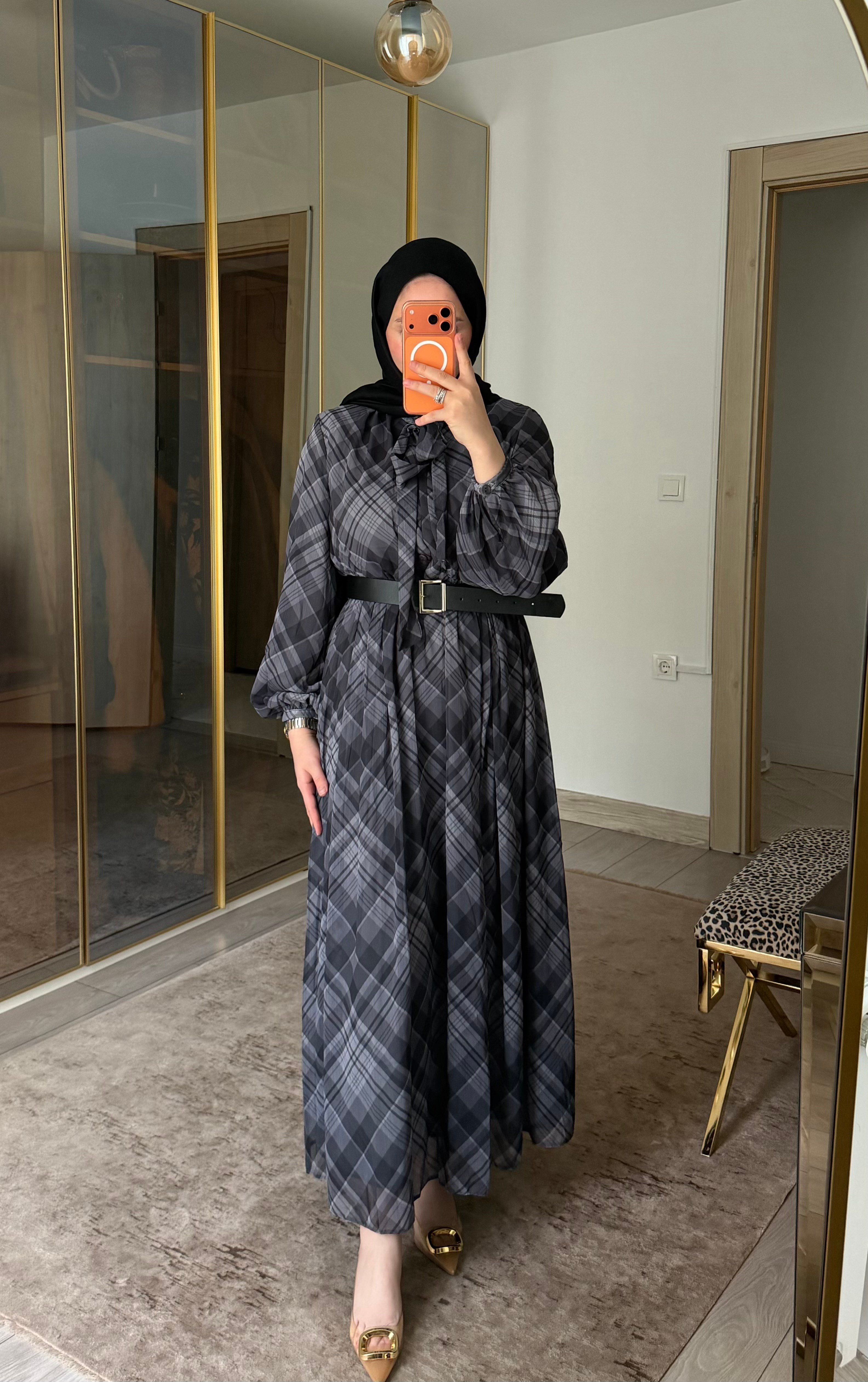 MORİ EKOSE DESENLİ KEMERLİ ELBİSE