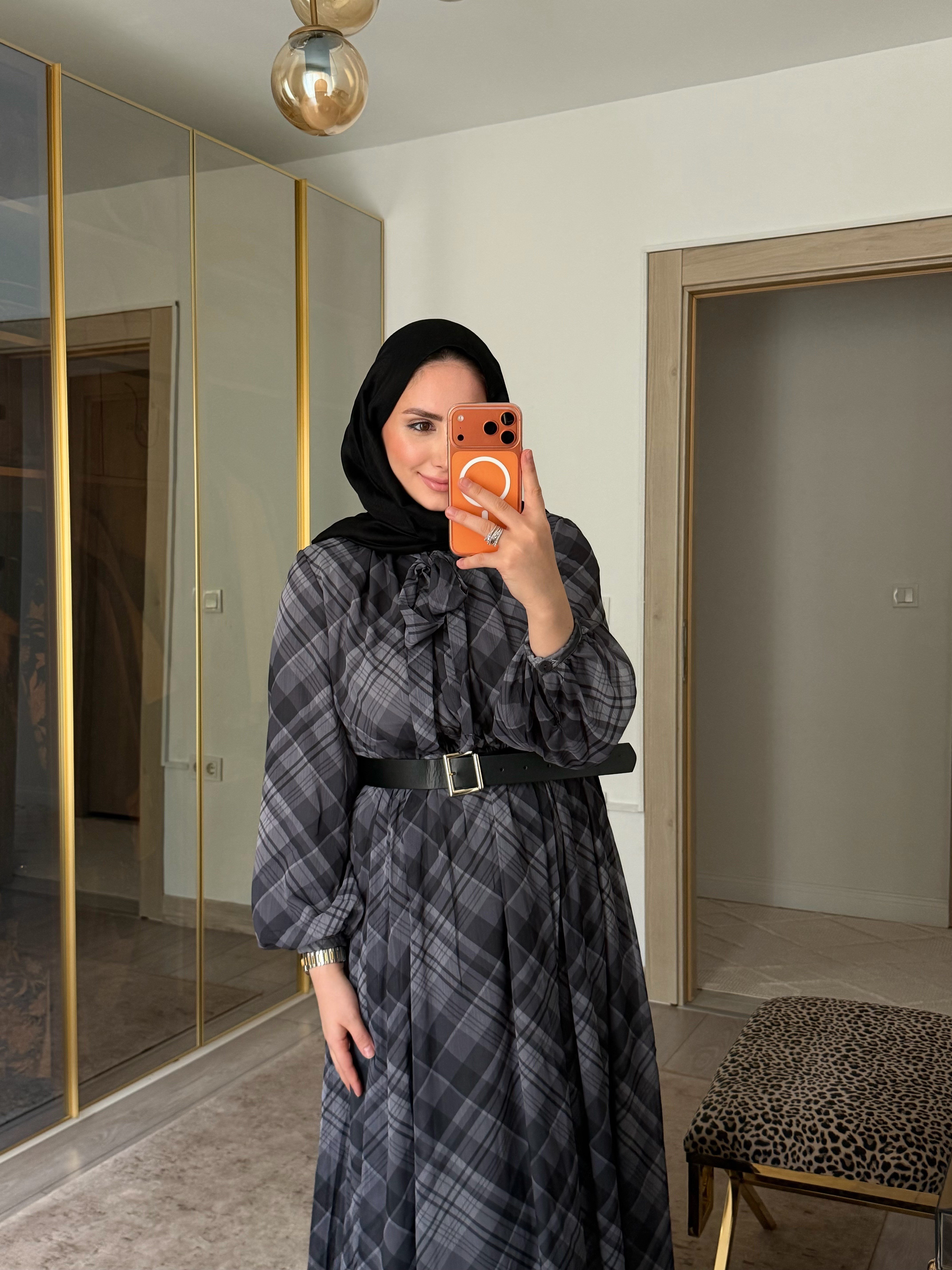 MORİ EKOSE DESENLİ KEMERLİ ELBİSE