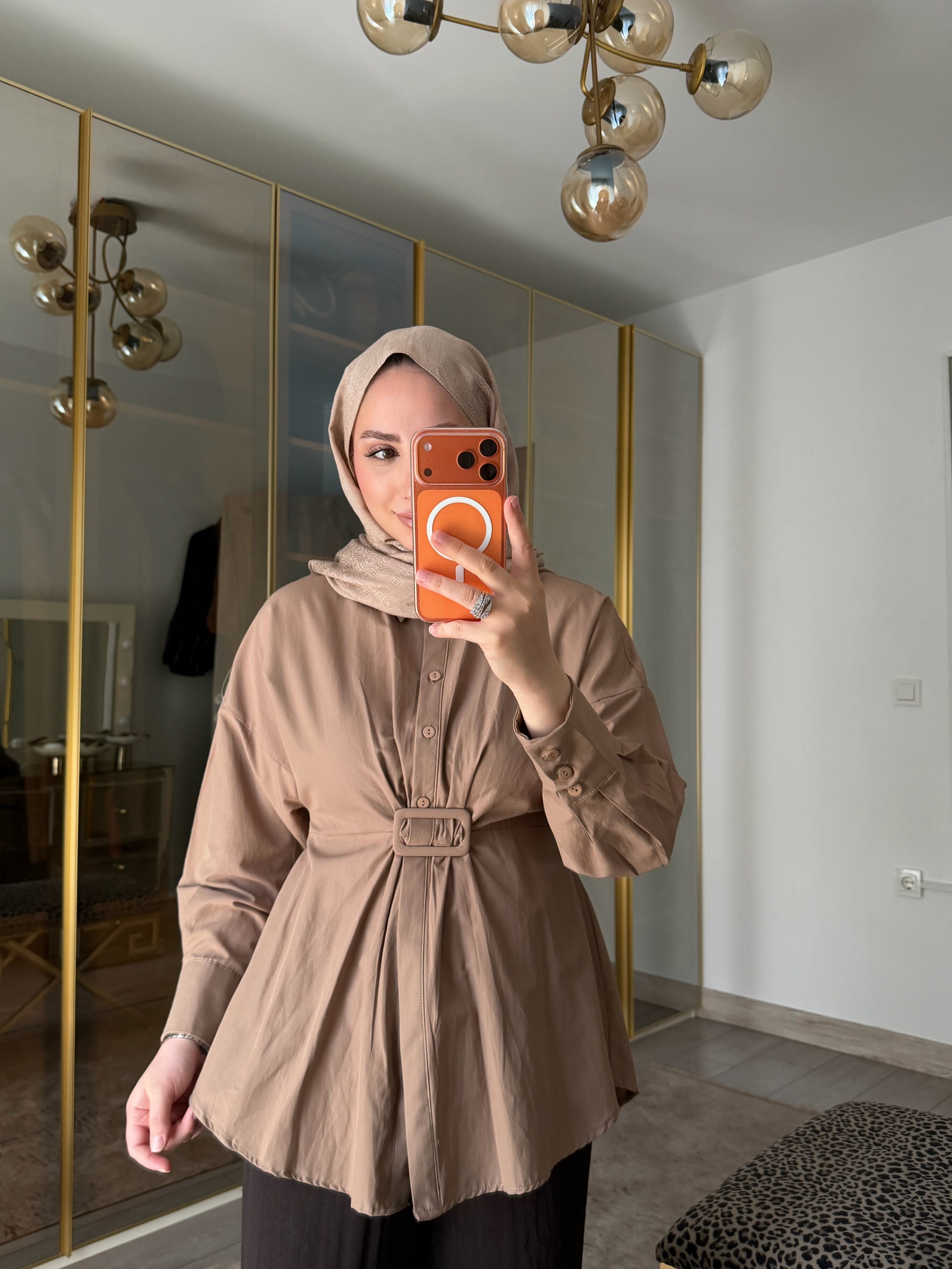 TORYY KEMER DETAYLI GÖMLEK LATTE RENK