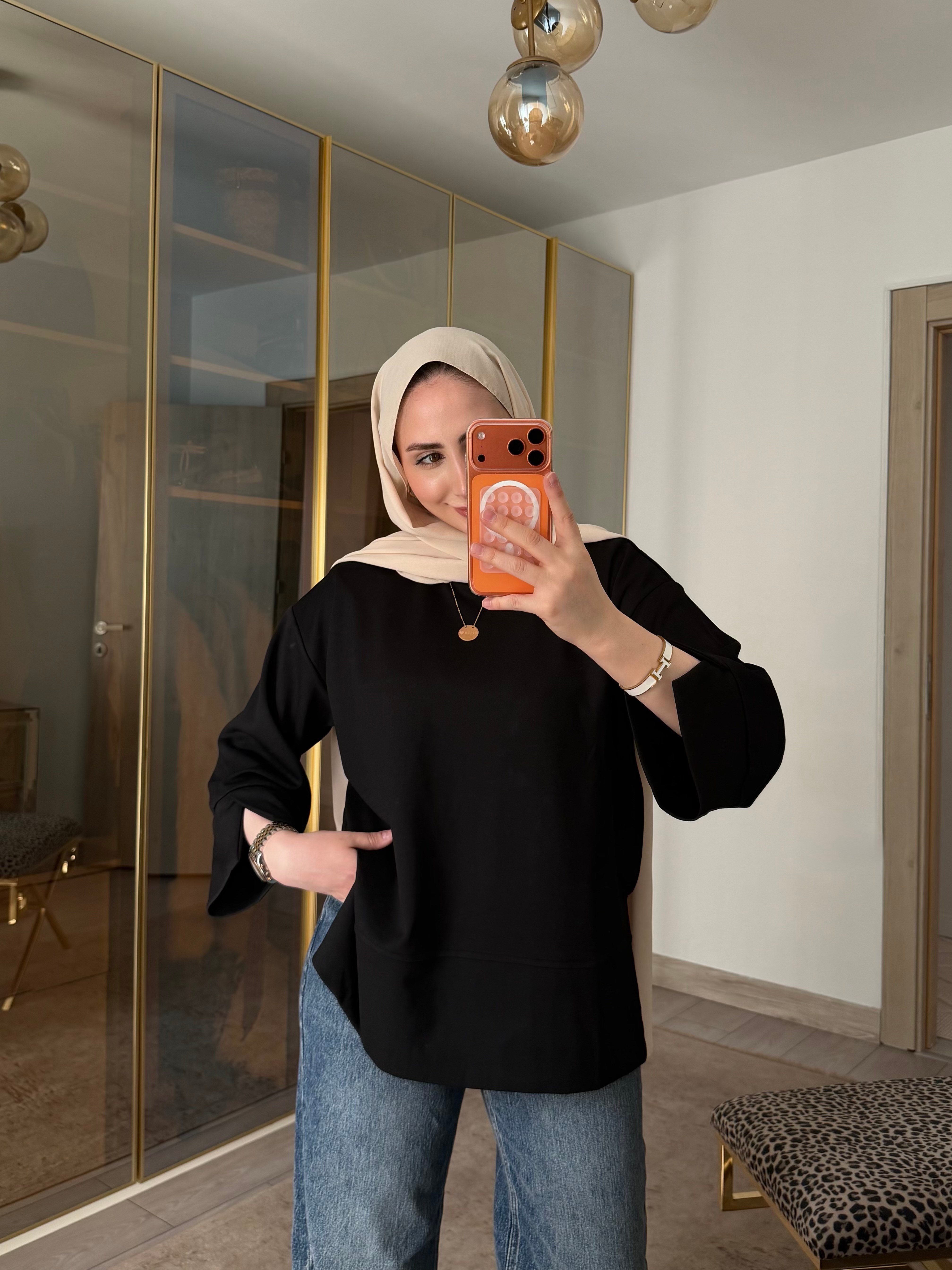 YANI YIRTMAÇLI UZUN KOLLU SWEAT SİYAH