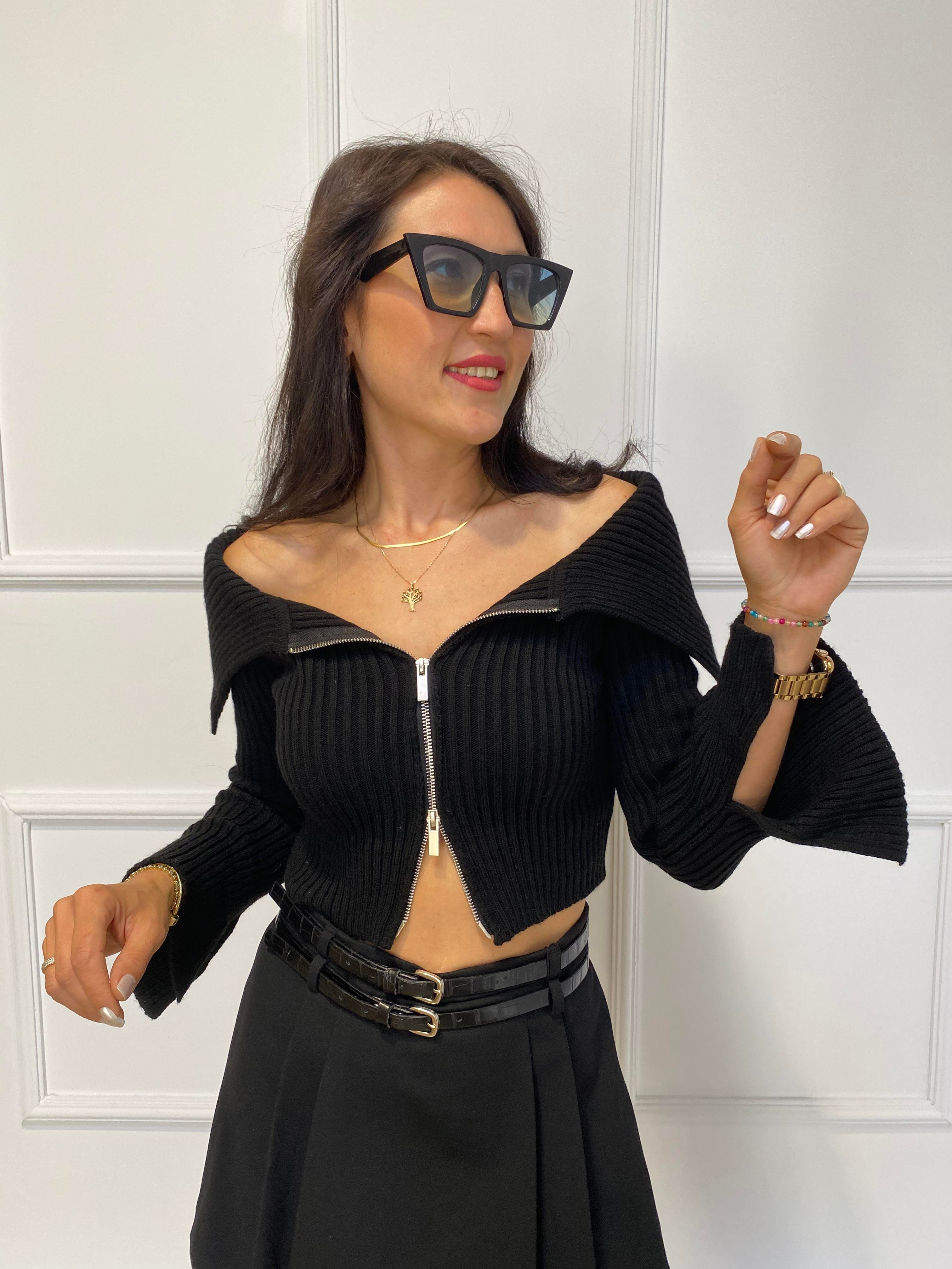 ALT ÜST FERMUARLI DEKOLTELİ TRİKO SİYAH CROP KAZAK