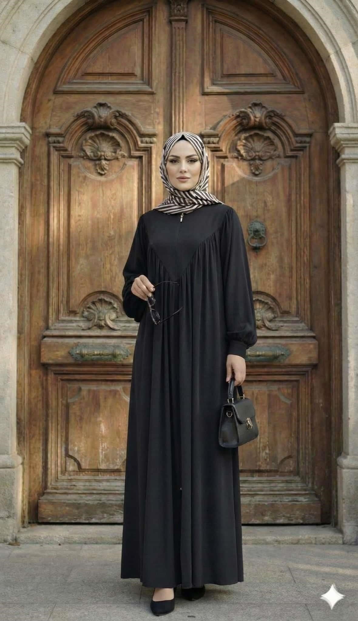 SEDA Hafif Pilise Detaylı Dökümlü Kesim Medine İpeği Ferace Siyah