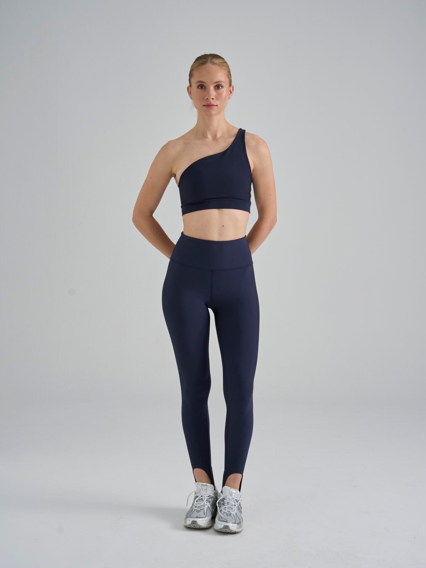 Tek Omuz Lacivert Spor Bustiyer 608
