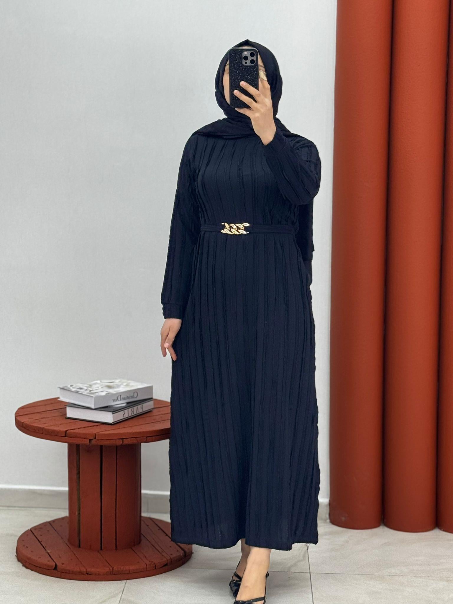 8877 burgu kumaş fırfırlı elbise siyah