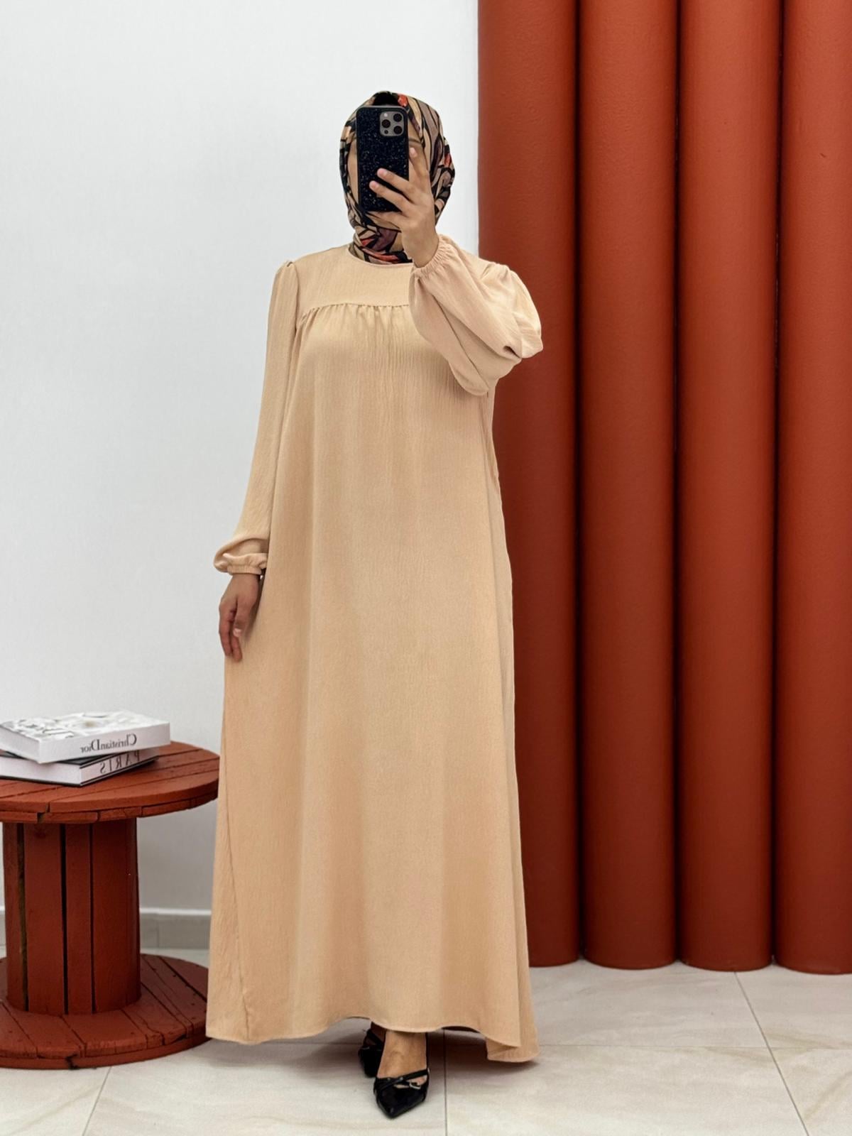 6789 Airobin seyyar kemerli elbise krem