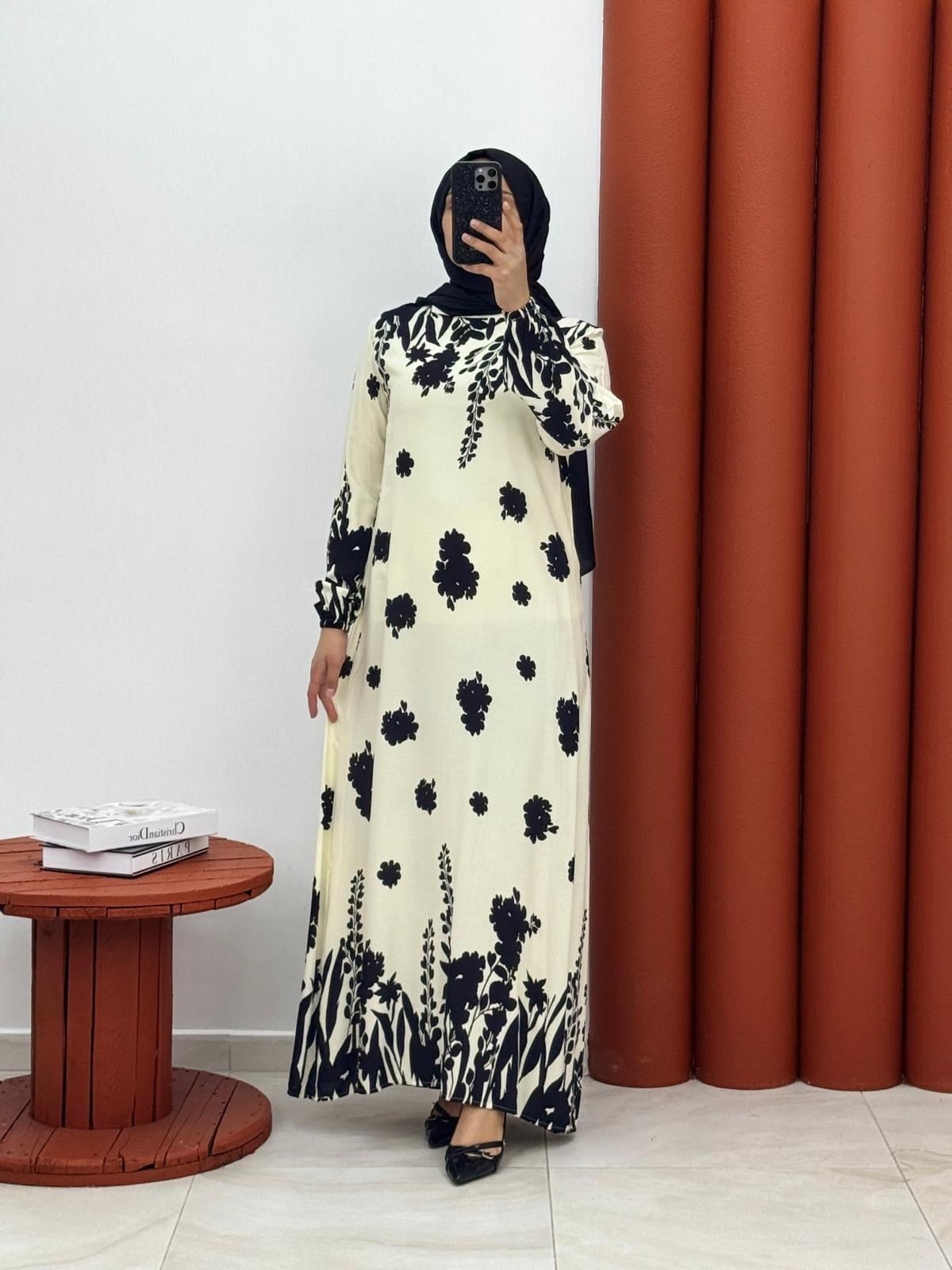 0177 Viskon yaprak desen ekru siyah