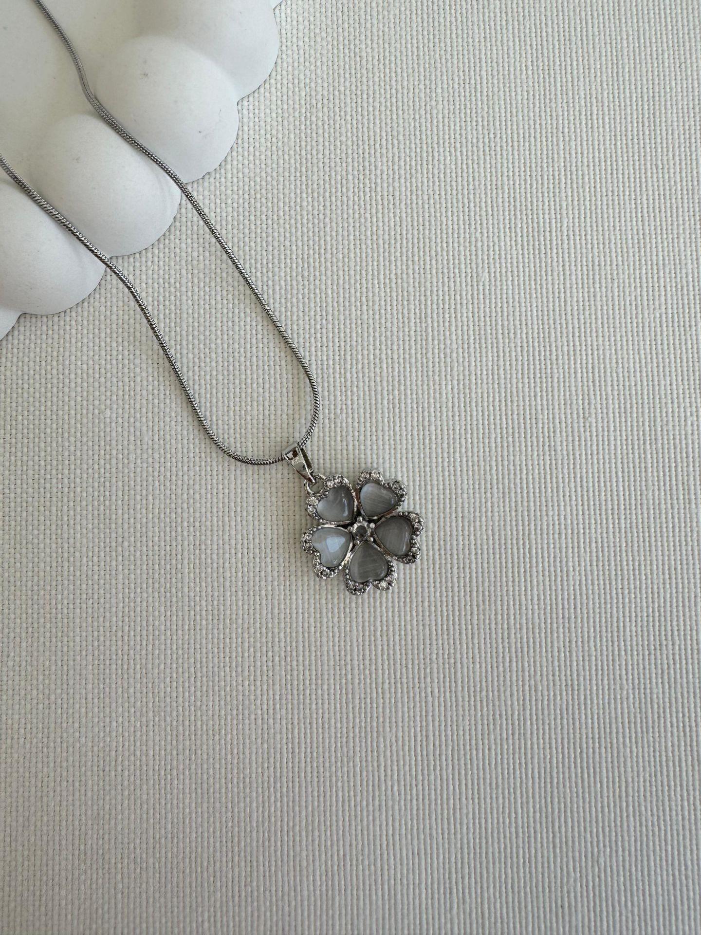 Çelik Taşlı Çiçek Kolye (silver)