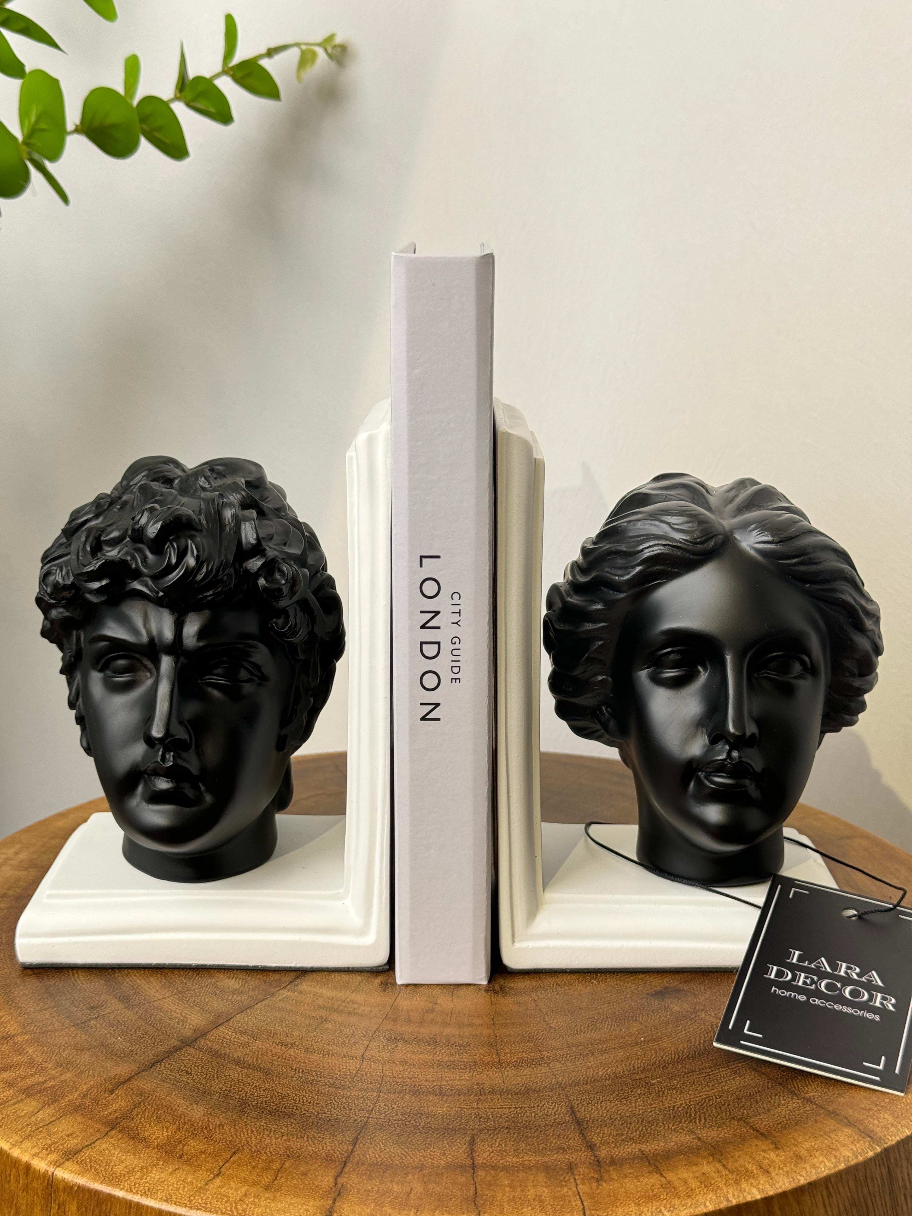 Siyah Beyaz Kitap Tutucu
