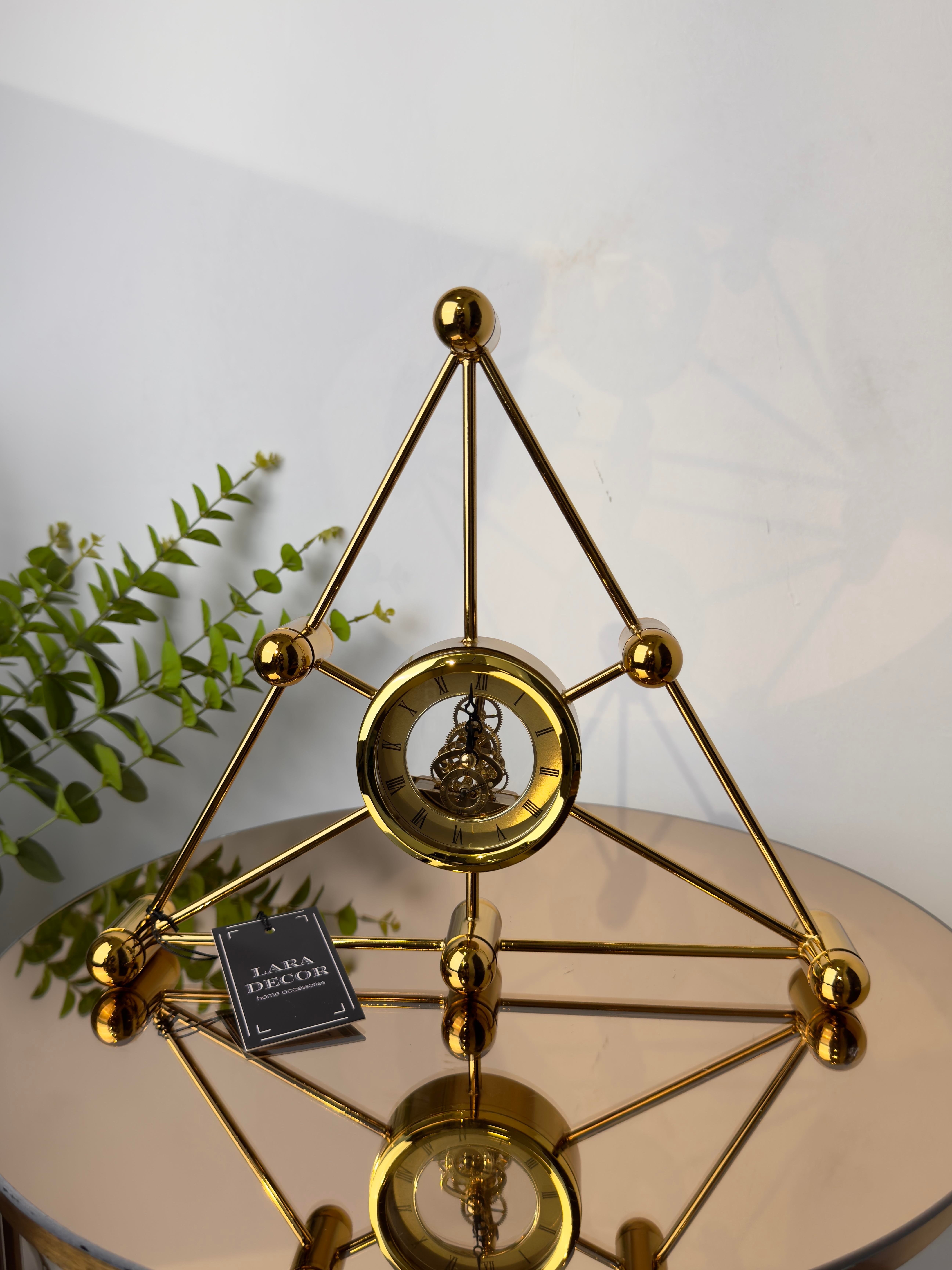 Üçgen Gold Çarklı Saat