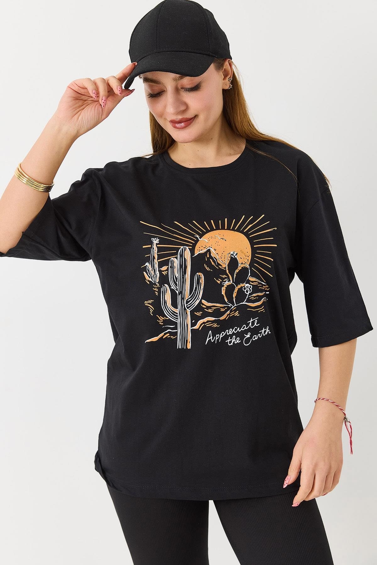 Kadın Çöl Tema Baskılı Bisiklet Yaka Tshirt Siyah