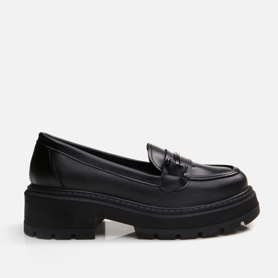 Kadın Siyah Tokalı Kalın Tabanlı Klasik Loafer