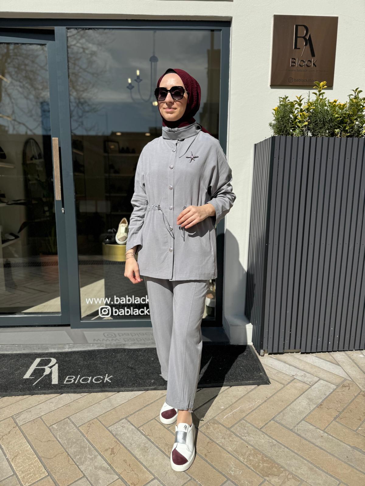 Nina Düğme Detaylı Kadın Takım Gri