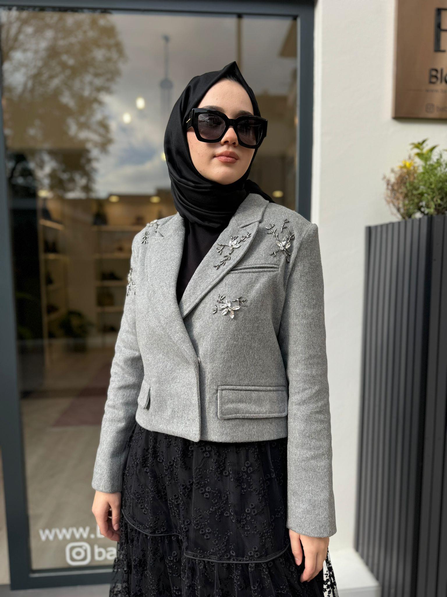 Taş Detaylı Kadın Ceket Gri