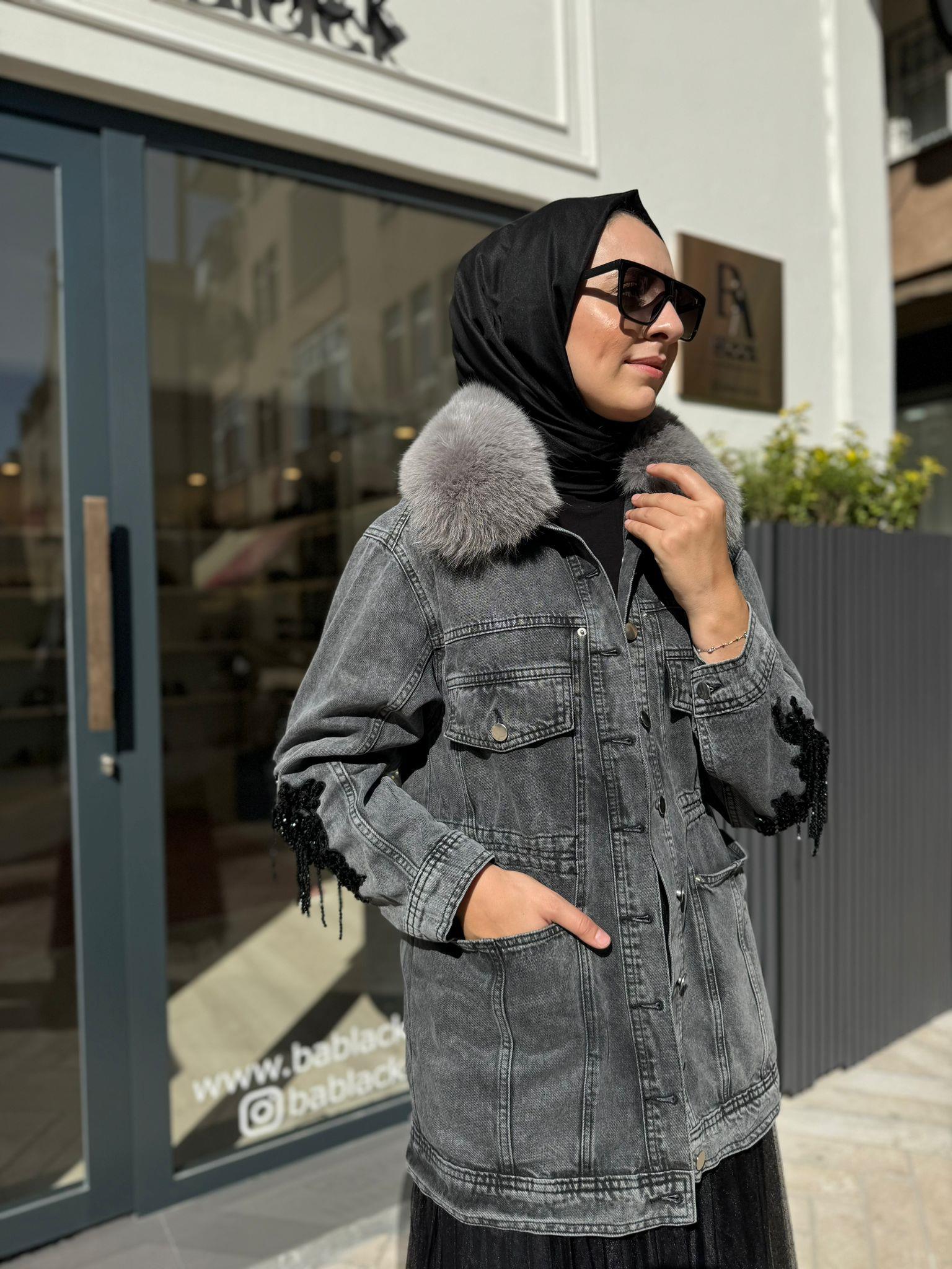Yakası Kürklü Taş İşlemeli Kadın Mone Jean Ceket Gri