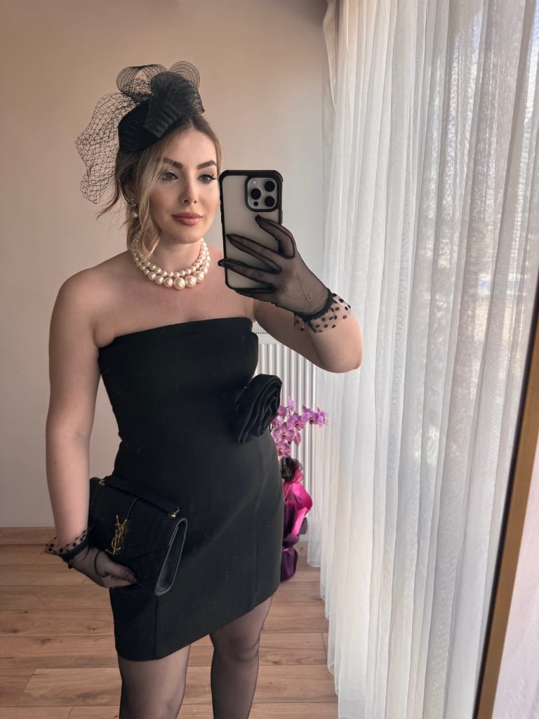 Siyah Güllü Elbise