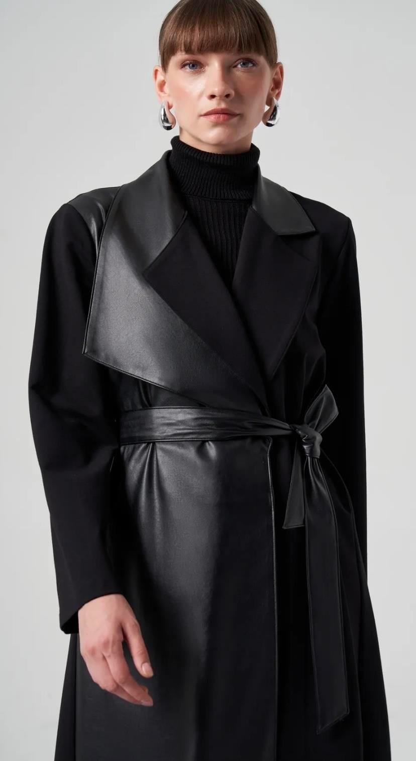 Nuss Deri Detaylı Kap Siyah