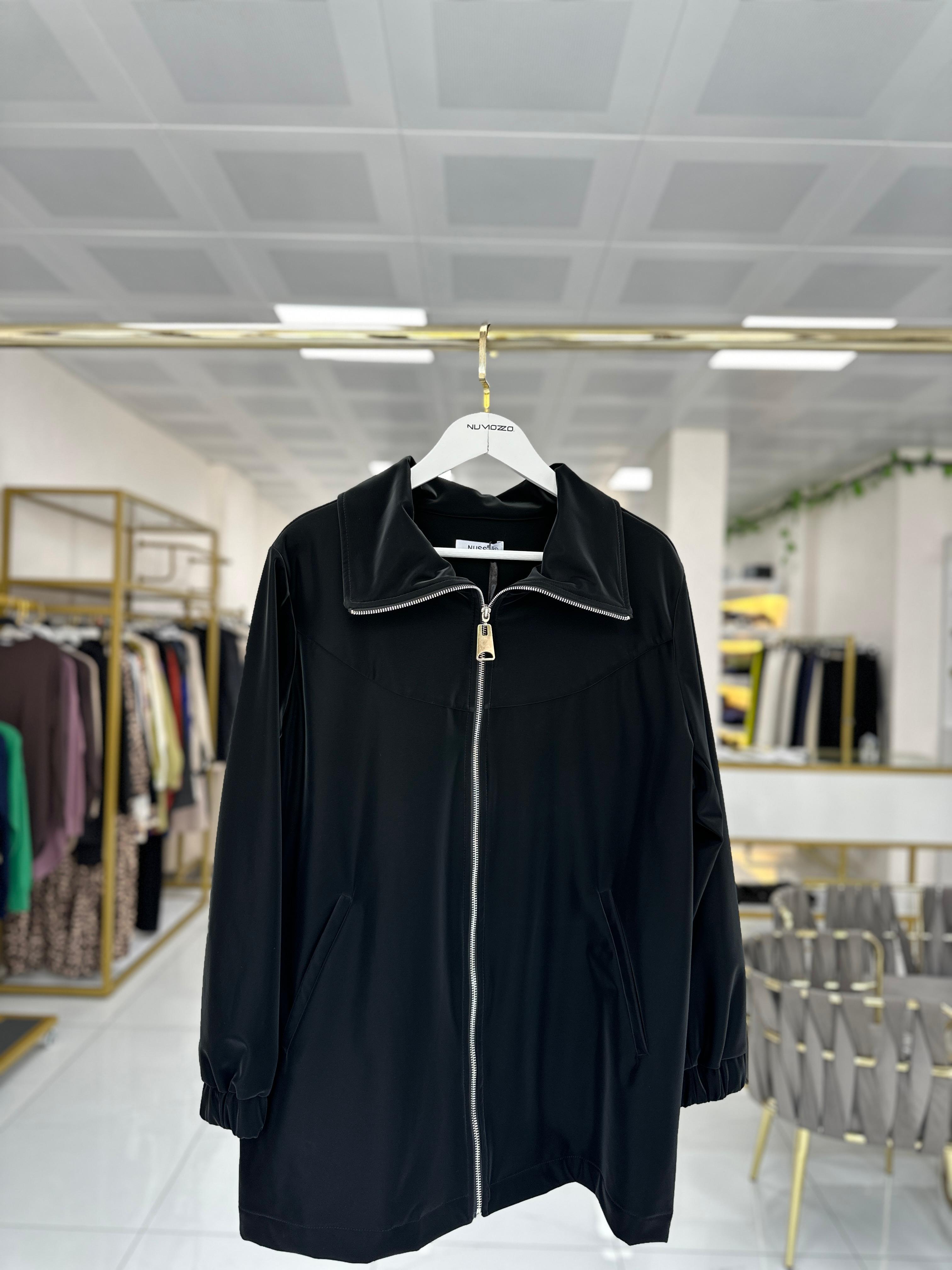 Nuss Önden Fermuarlı Kap Siyah 