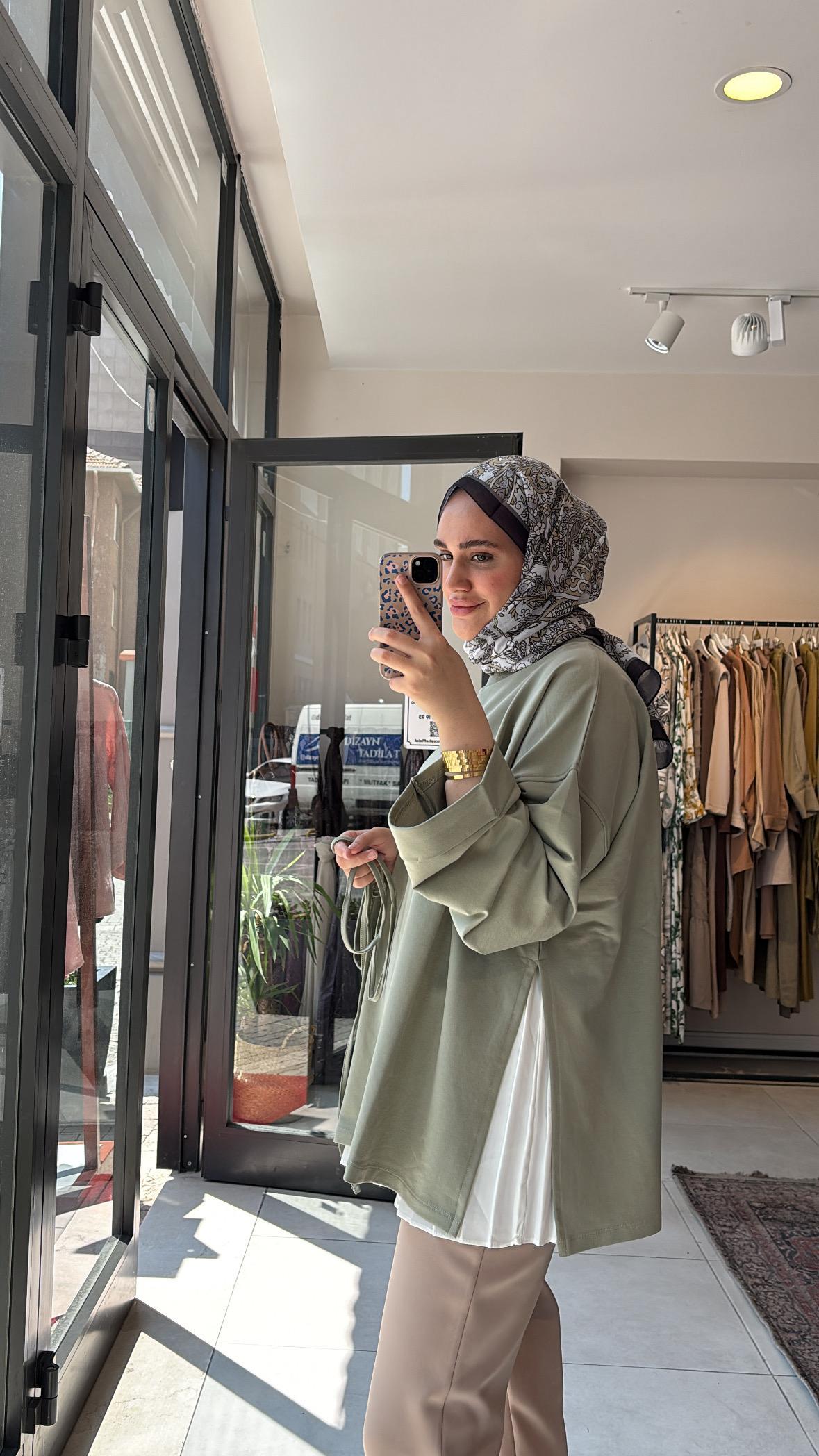 Yırtmaç Detaylı Sweat Yeşil