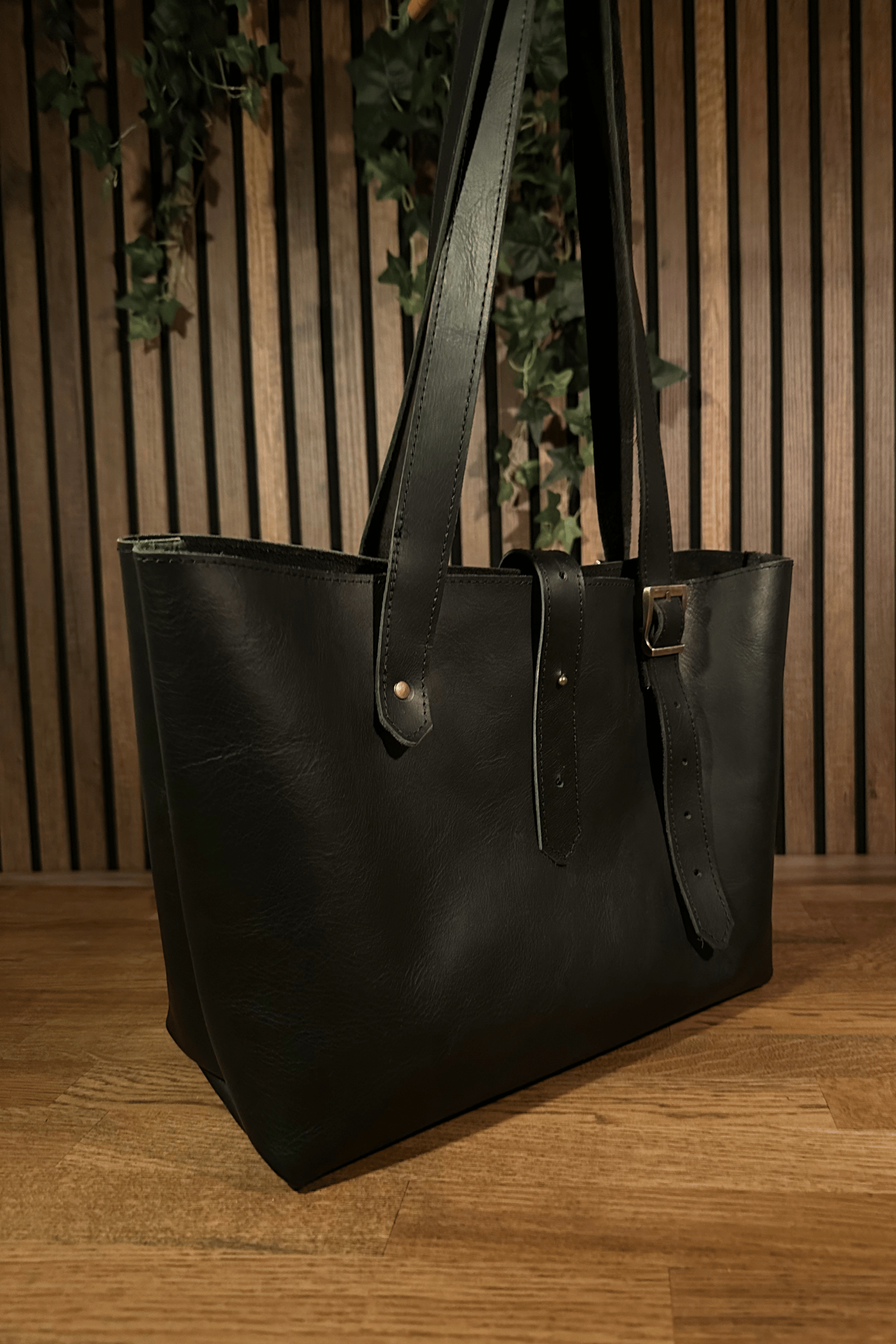 CASTOR TOTE BAG