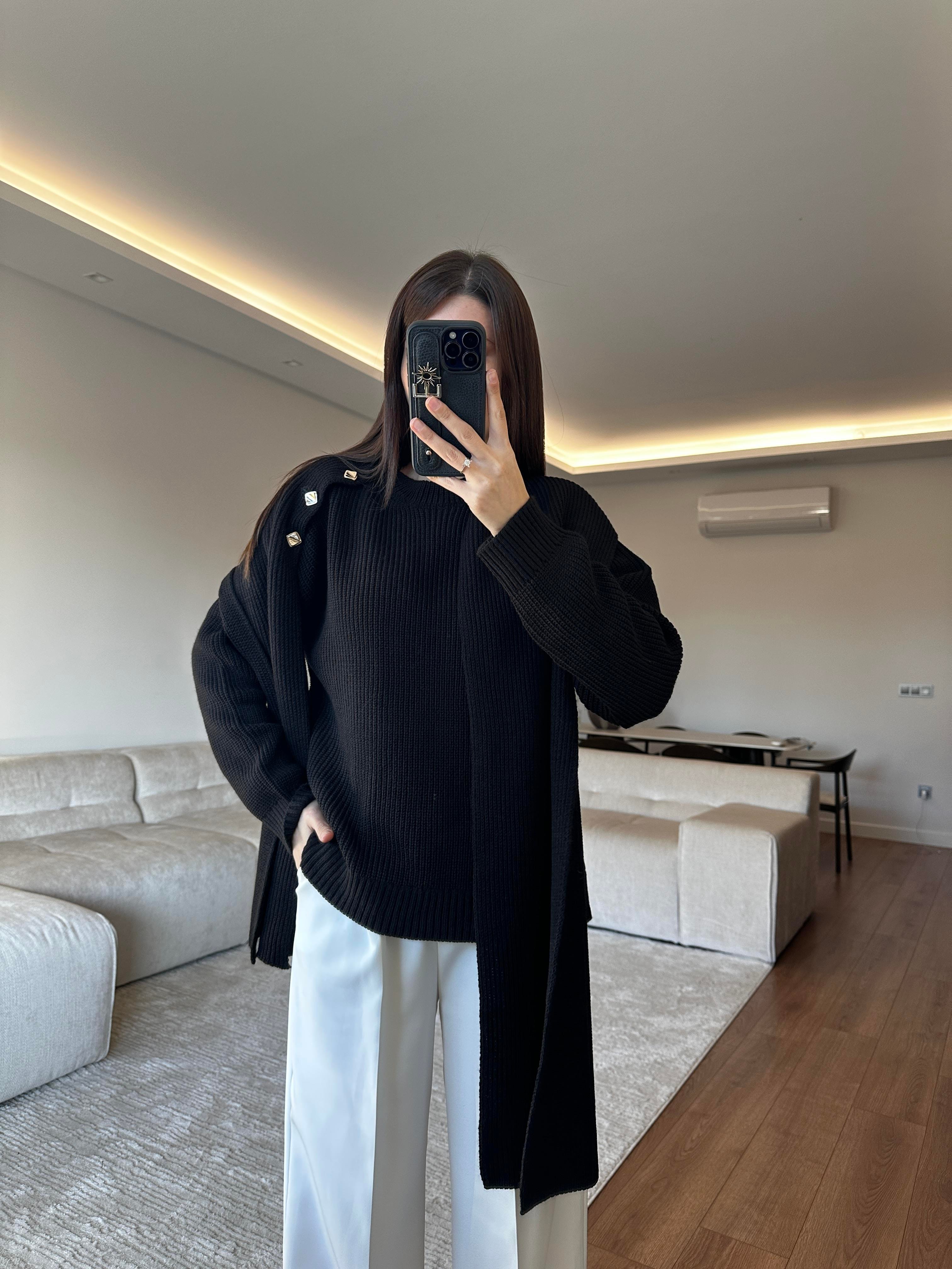 Çıkarılabilir Atkılı Siyah Kazak