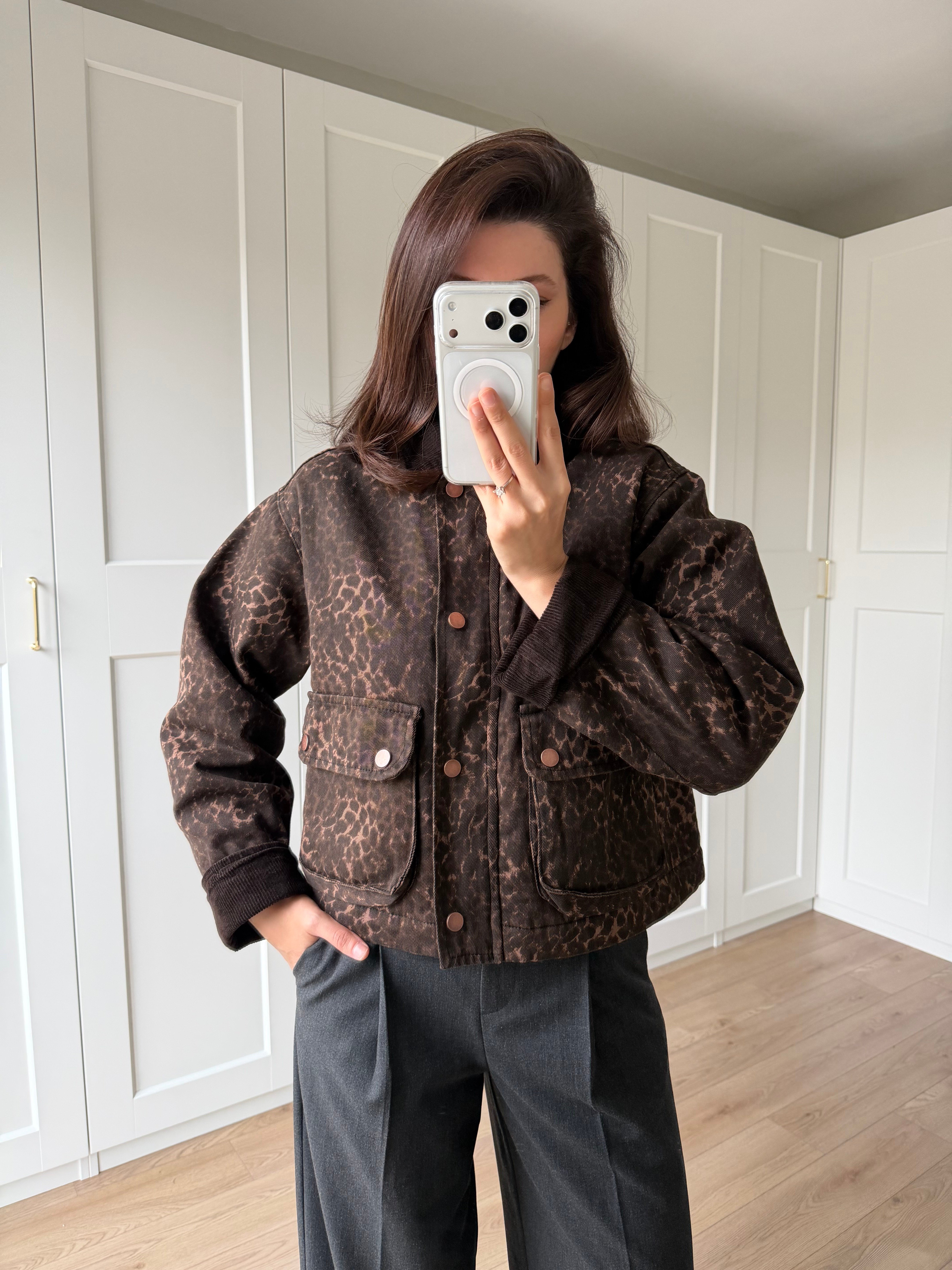 Kadife Detaylı Leopar Ceket