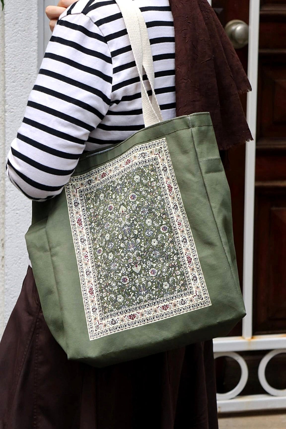 Yeşil Kilim Desen Baskılı Körüklü 40*40 cm 390 gram Bez Çanta