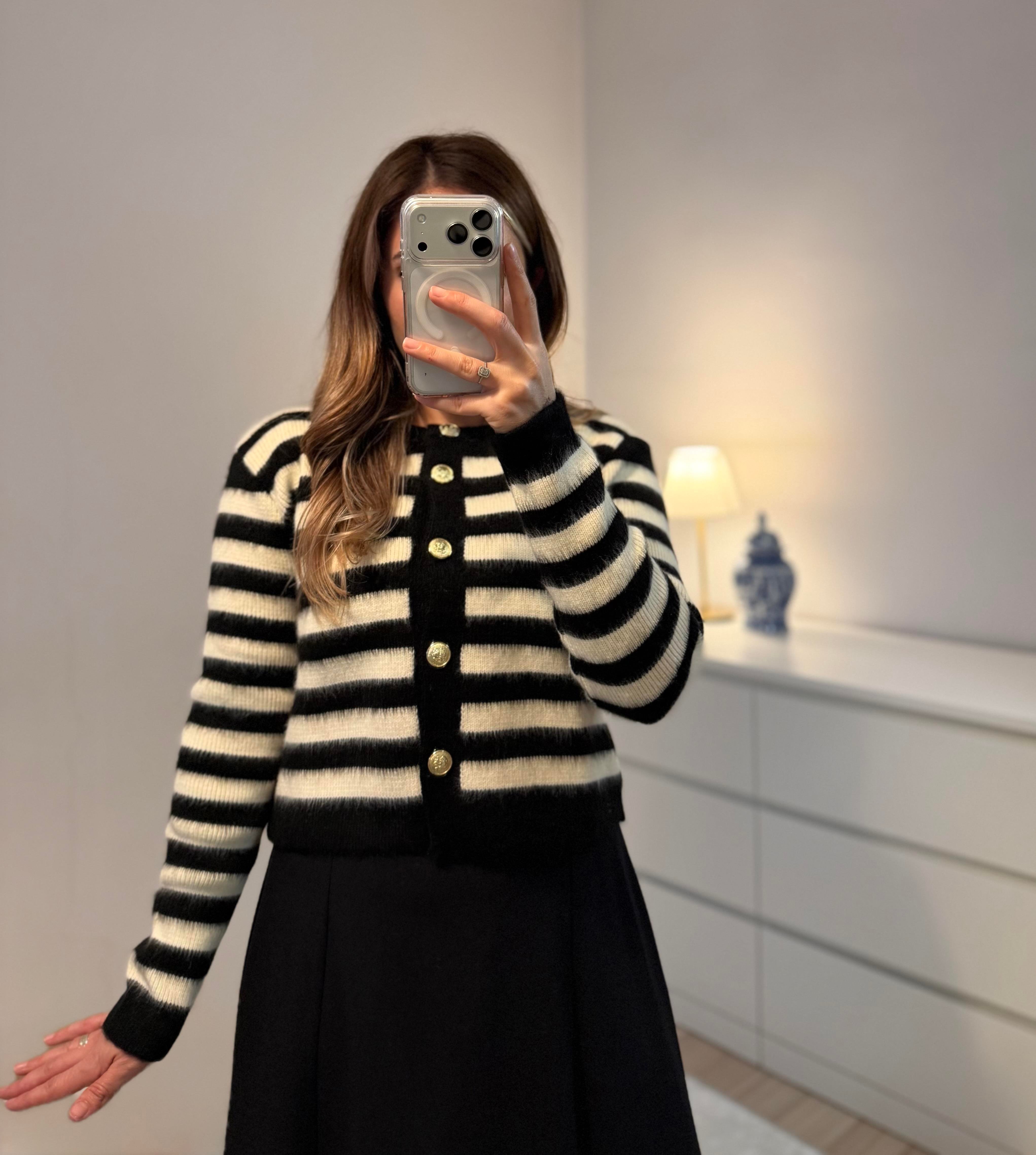 Oversize Fit Bisiklet Yaka Düğmeli Crop Triko Siyah